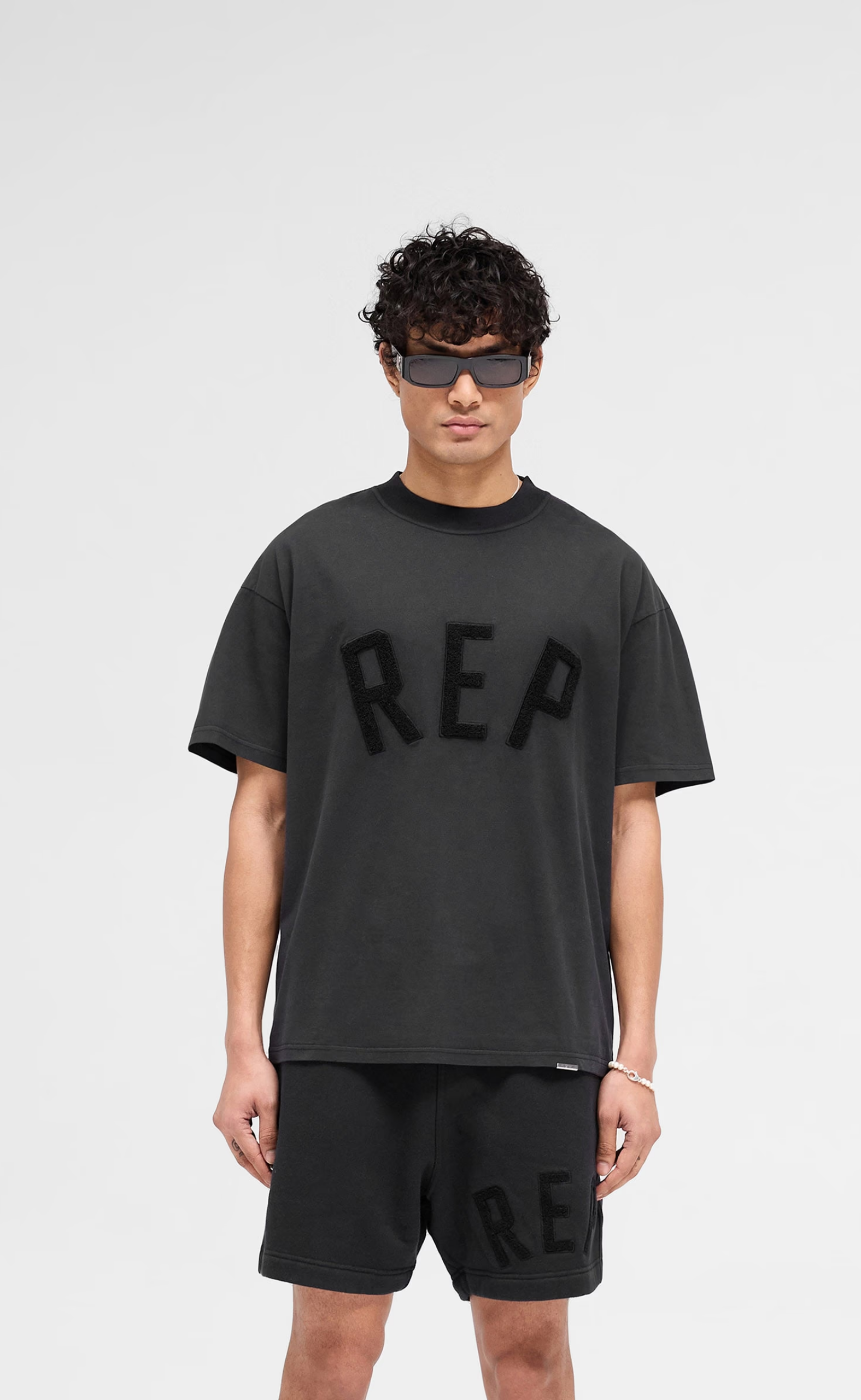 REP APPLIQUE JET BLACK T-SHIRT