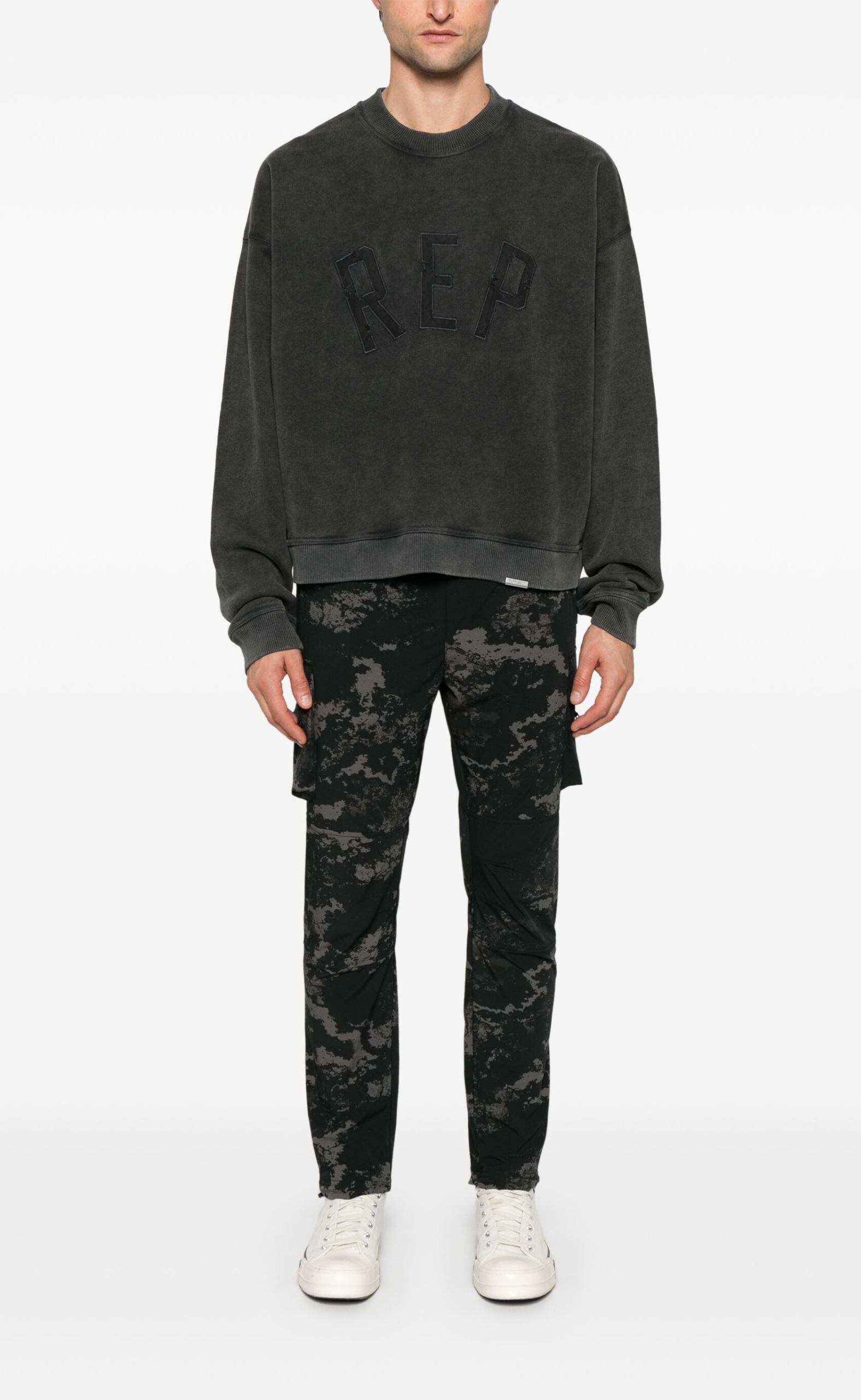 REP APPLIQUE VINTAGE BLACK CREWNECK