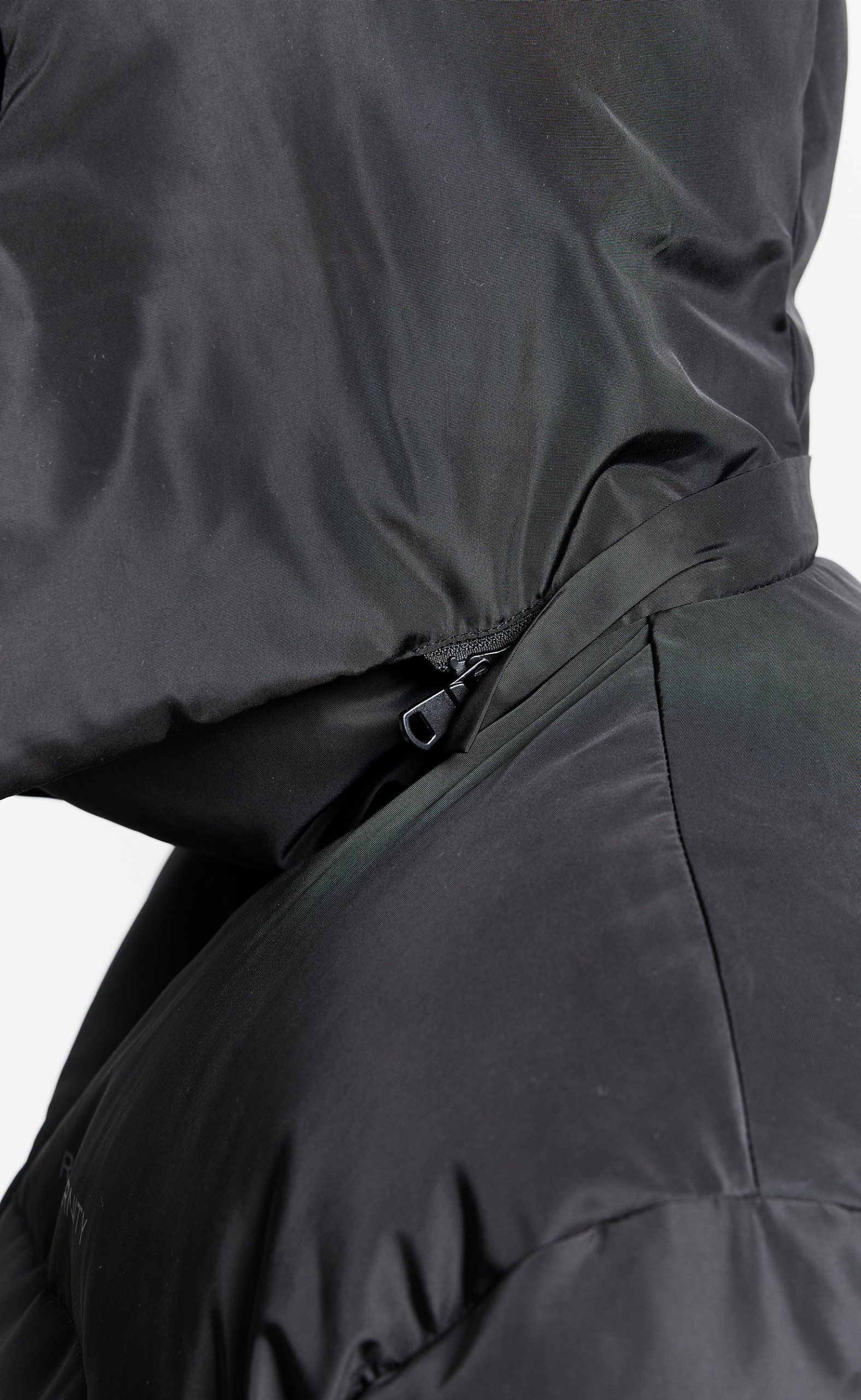 RETERNITY PUFFER BLACK JACKET