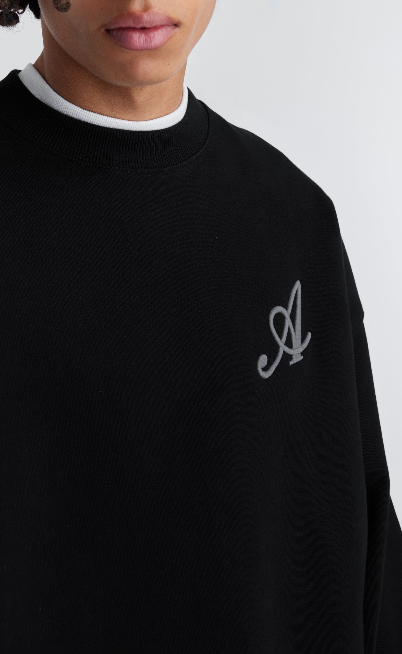 ROOK EMBROIDERED BLACK CREWNECK