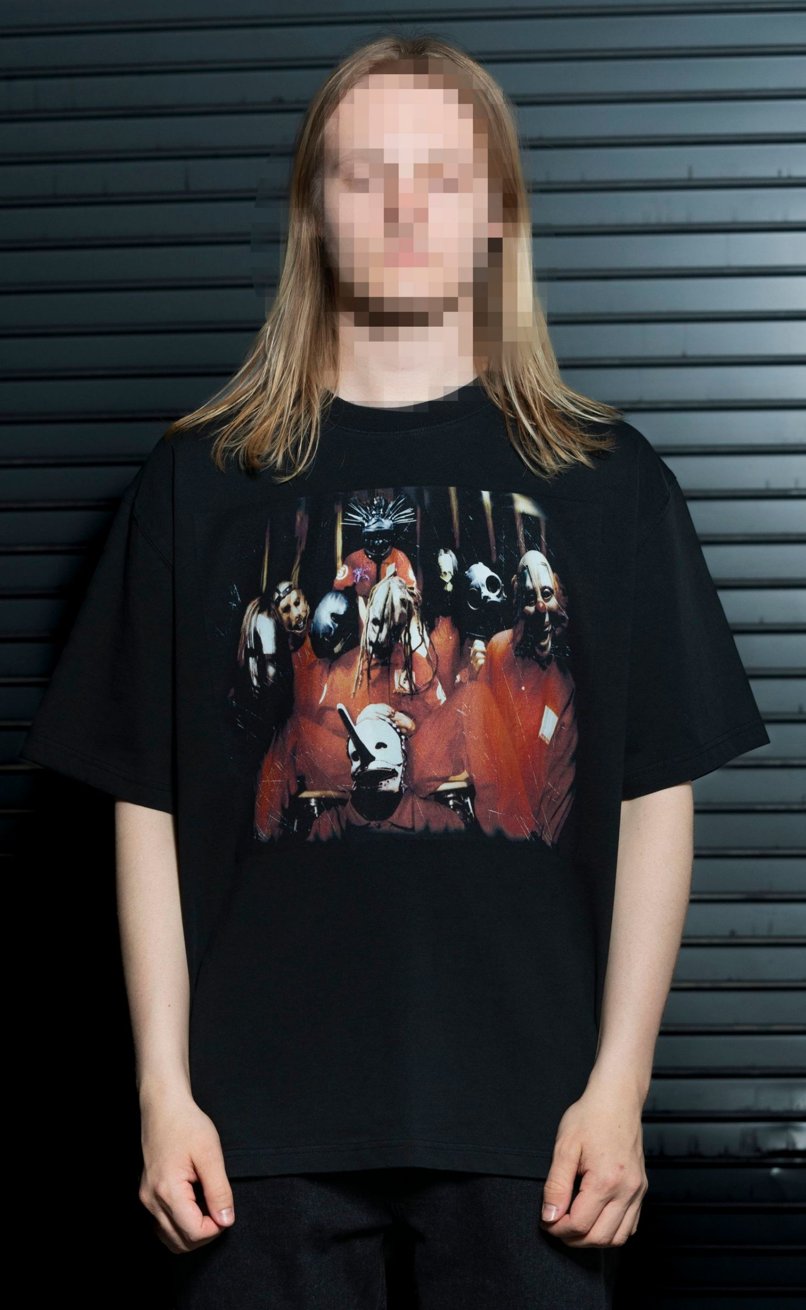 SELF TITLED HEAVYWEIGHT BLACK T-SHIRT