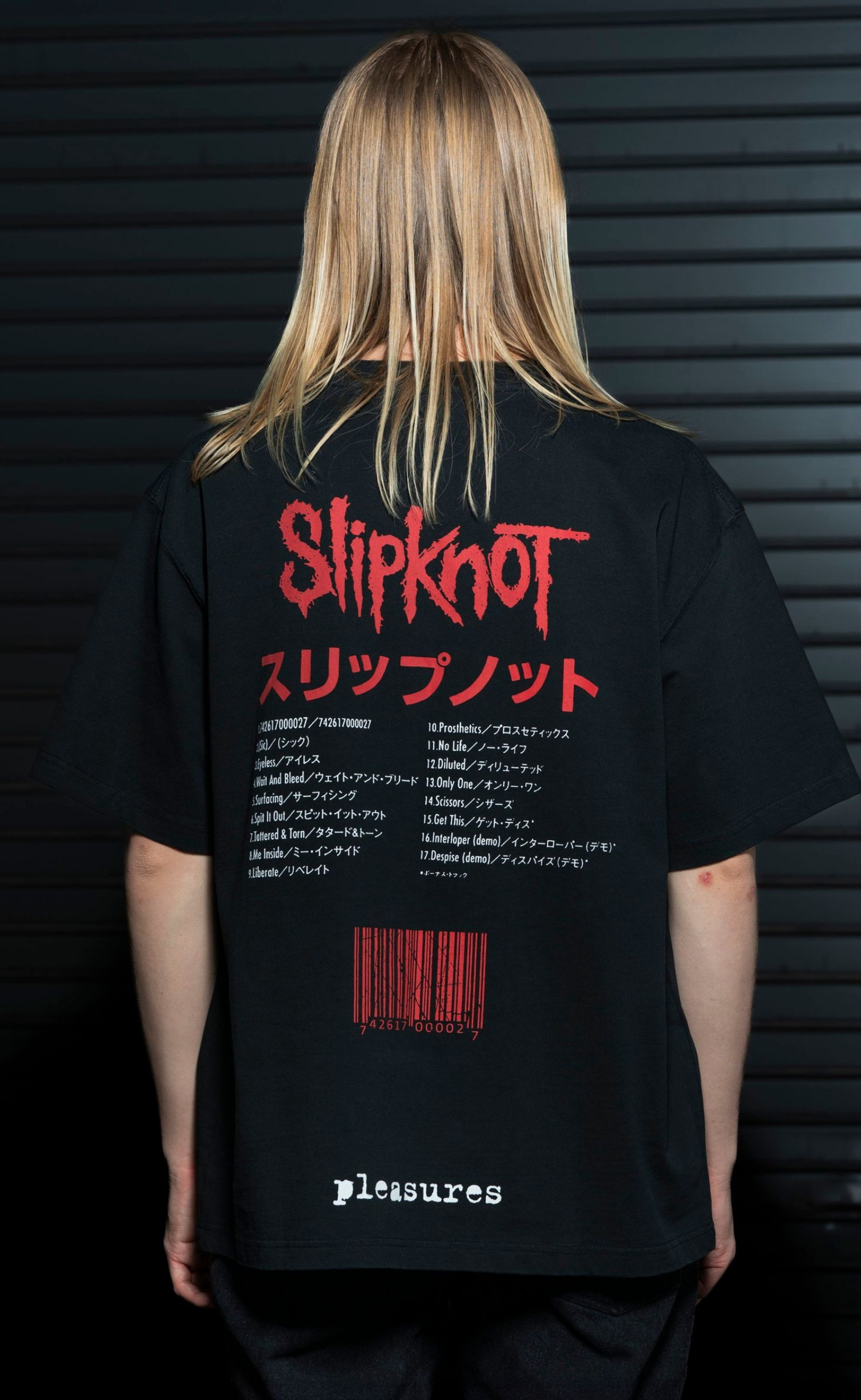 SELF TITLED HEAVYWEIGHT BLACK T-SHIRT