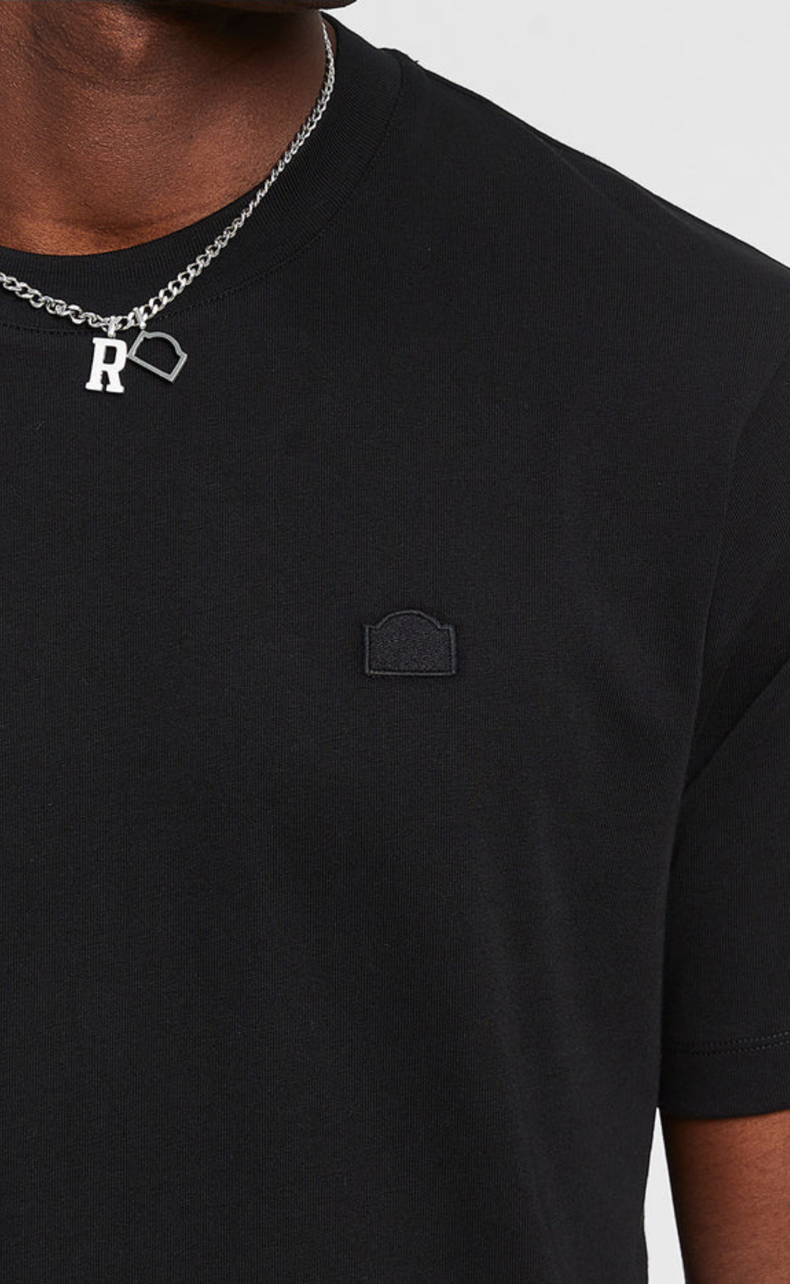 SIGNE FITTED BLACK T-SHIRT