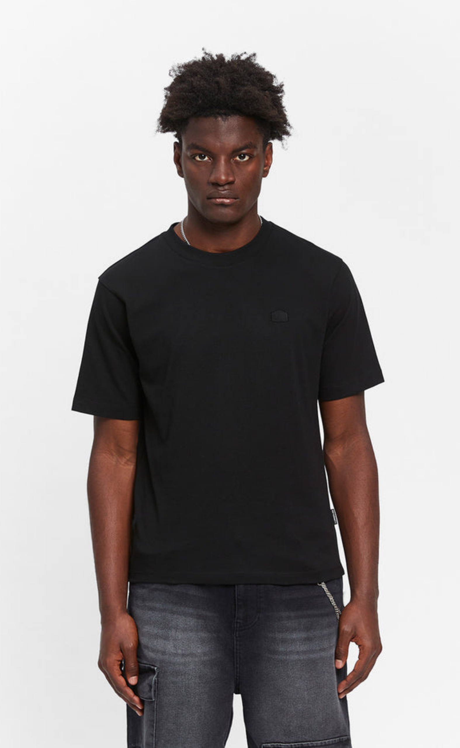 SIGNE FITTED BLACK T-SHIRT