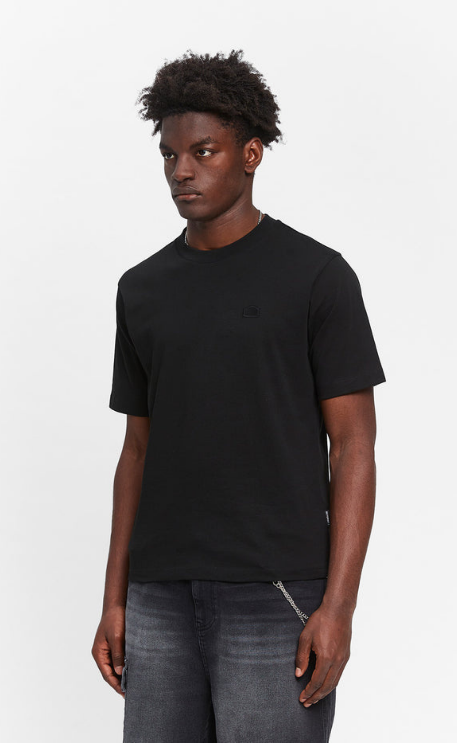 SIGNE FITTED BLACK T-SHIRT