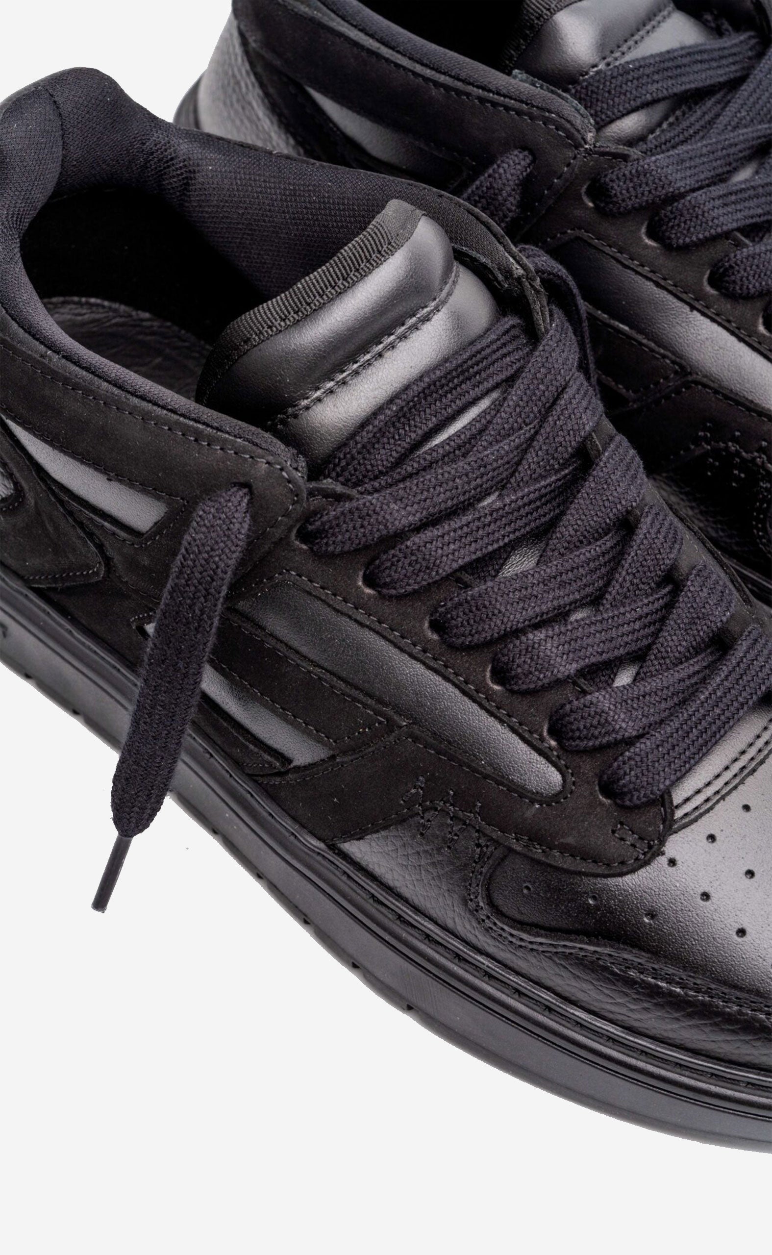 REPTOR LOW TRIPLE BLACK SNEAKER