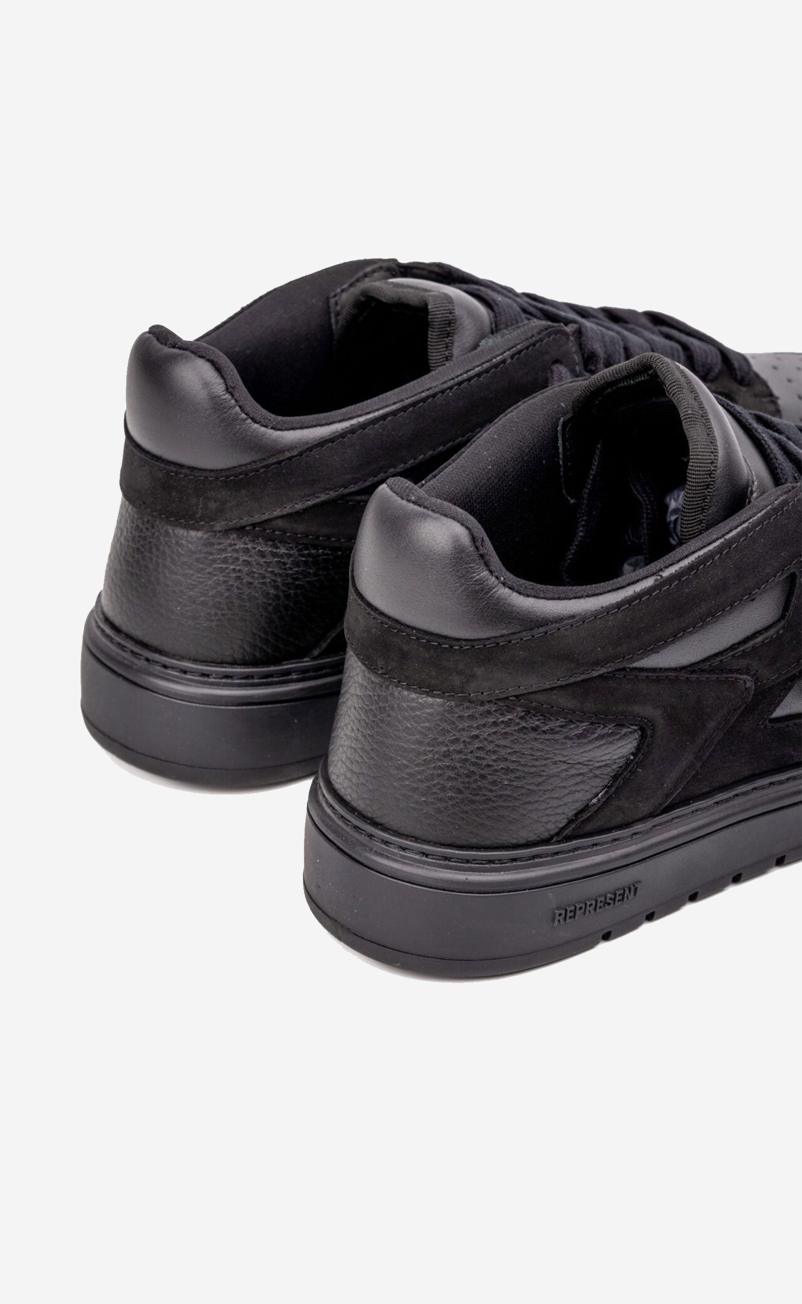REPTOR LOW TRIPLE BLACK SNEAKER