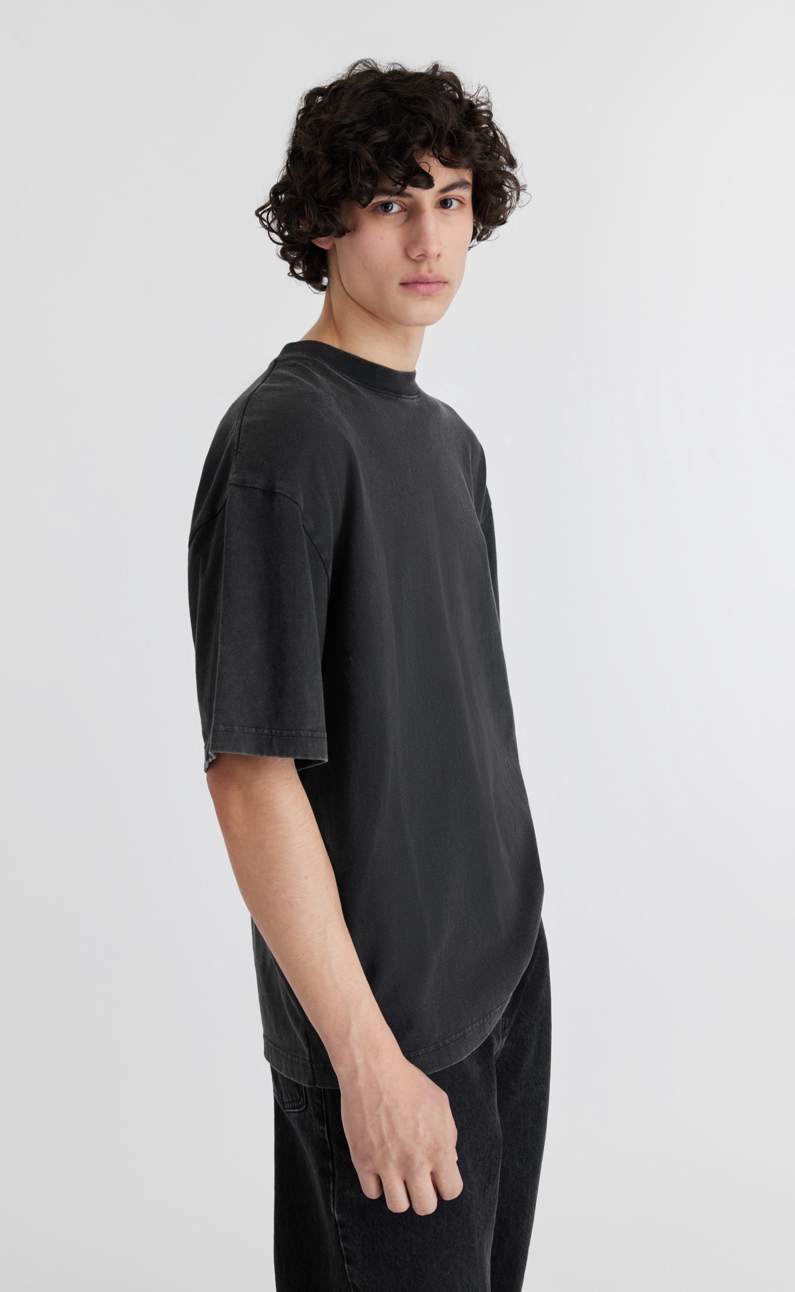 TYPO BLACK T-SHIRT