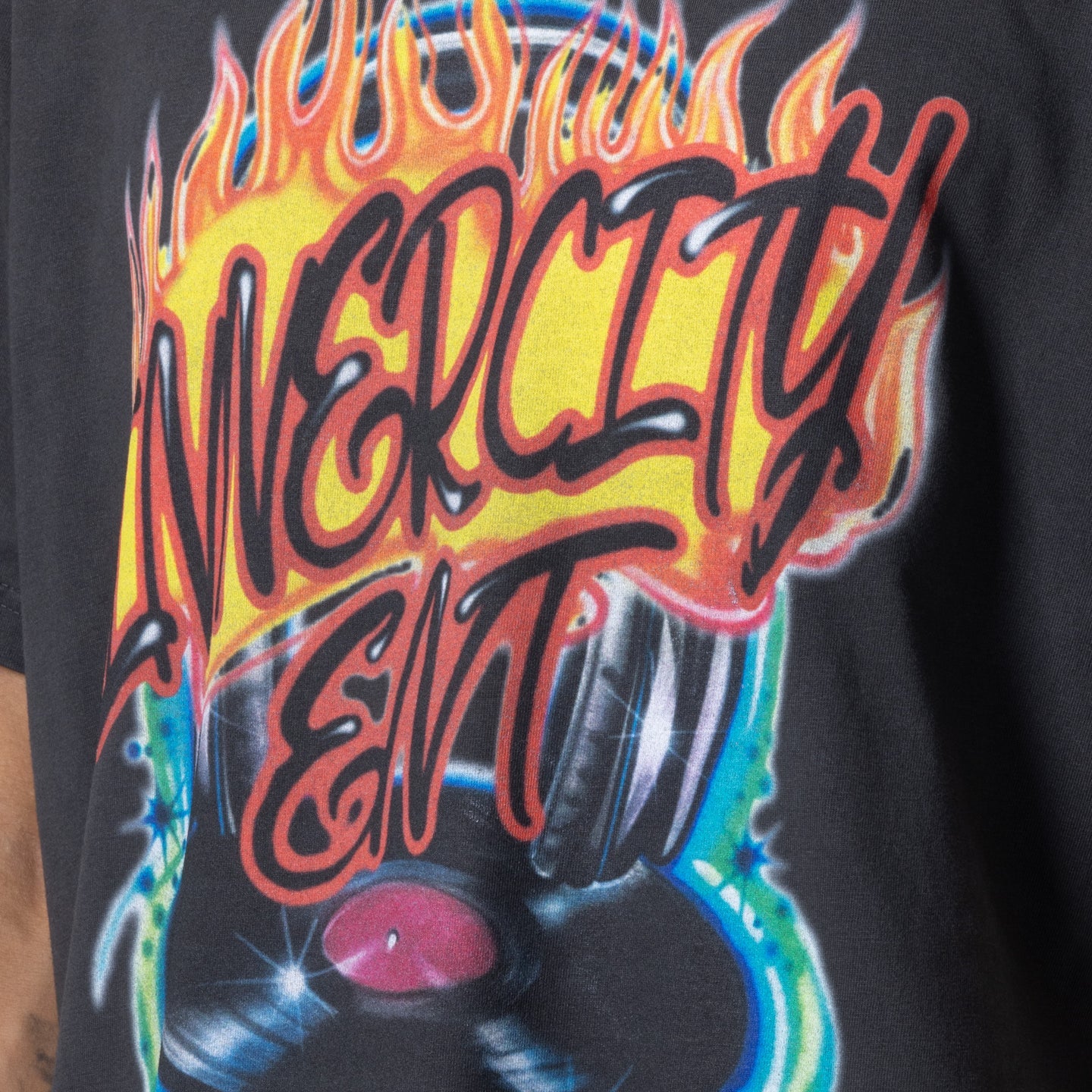 VINYL AIRBRUSH BLACK T-SHIRT