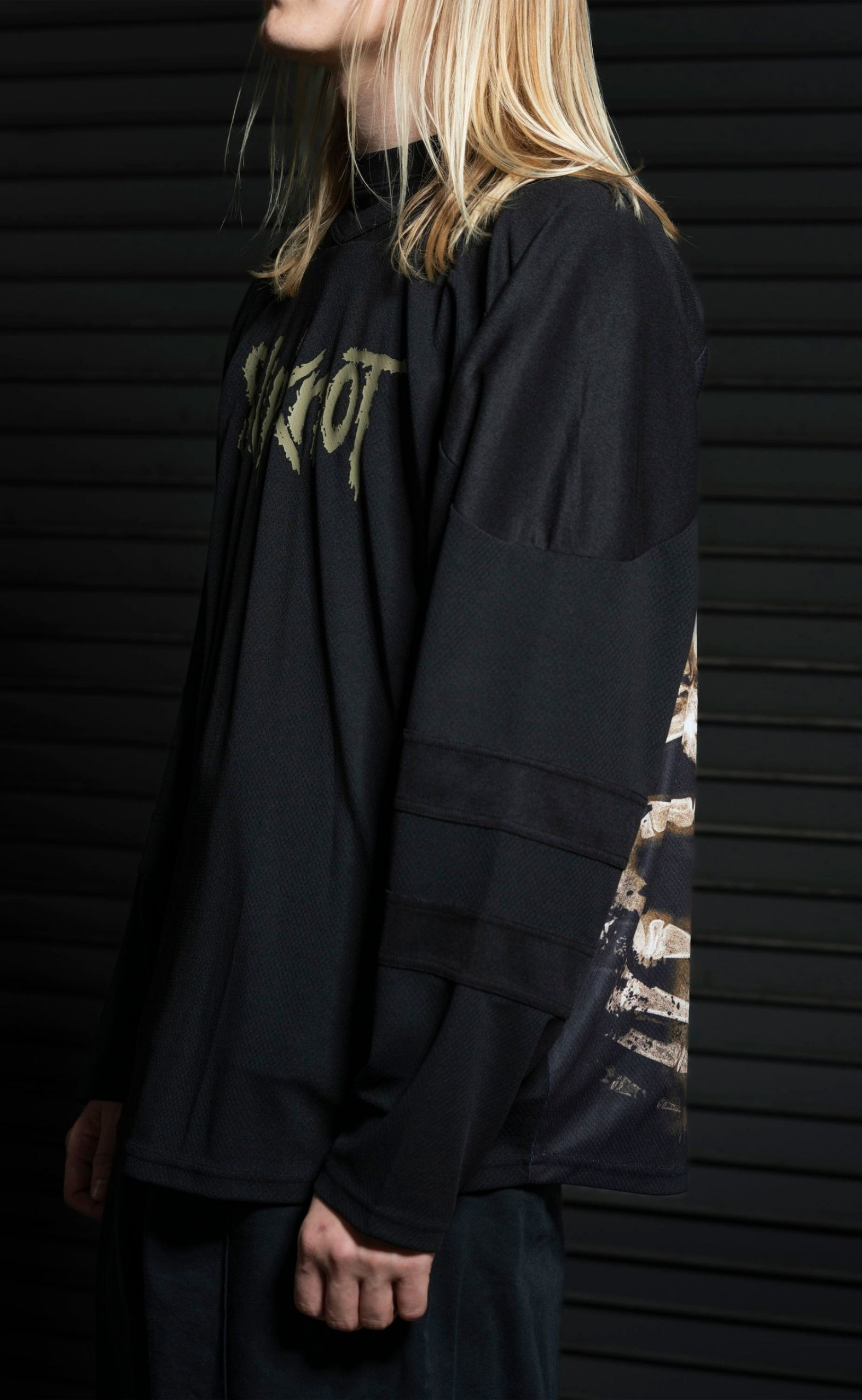 X-RAY HOCKEY BLACK LONGSLEEVE