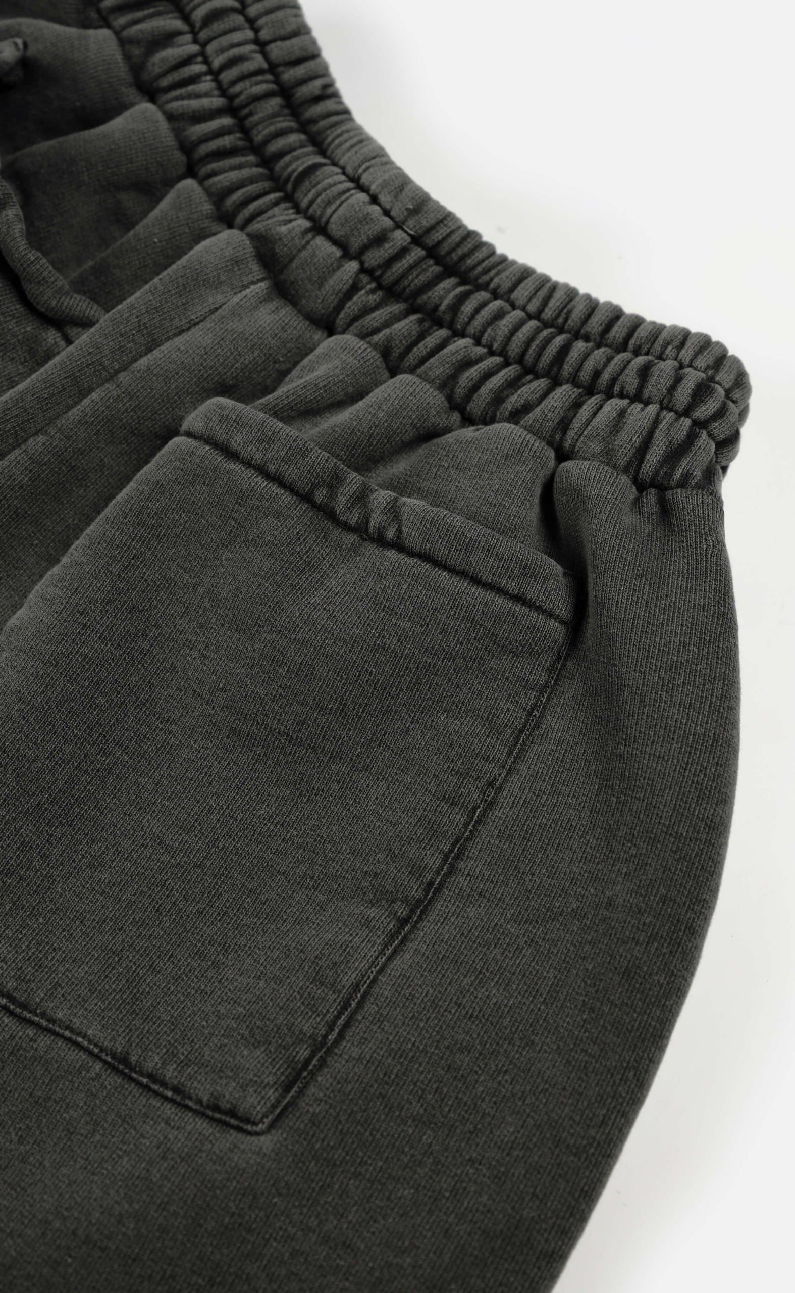 UNIFORM PIGMENT BLACK SHORTS