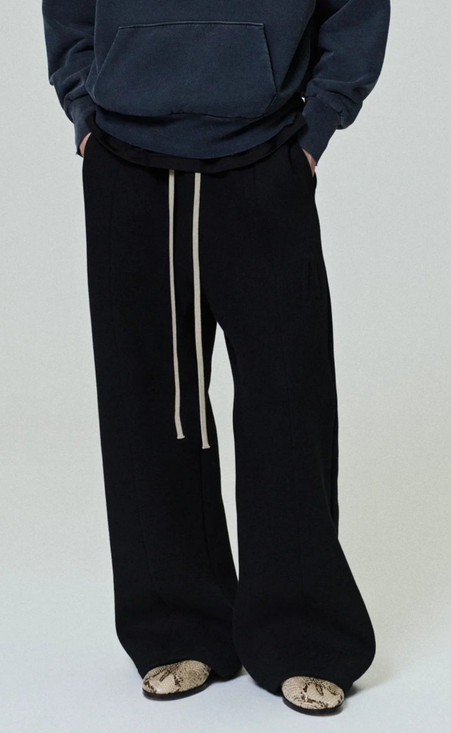 WIDE LEG BLACK SWEATPANT