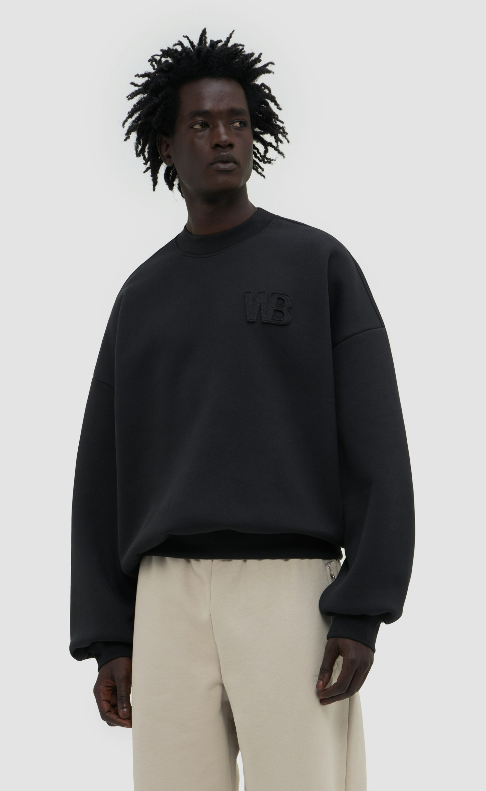 VERICE JET BLACK CREWNECK