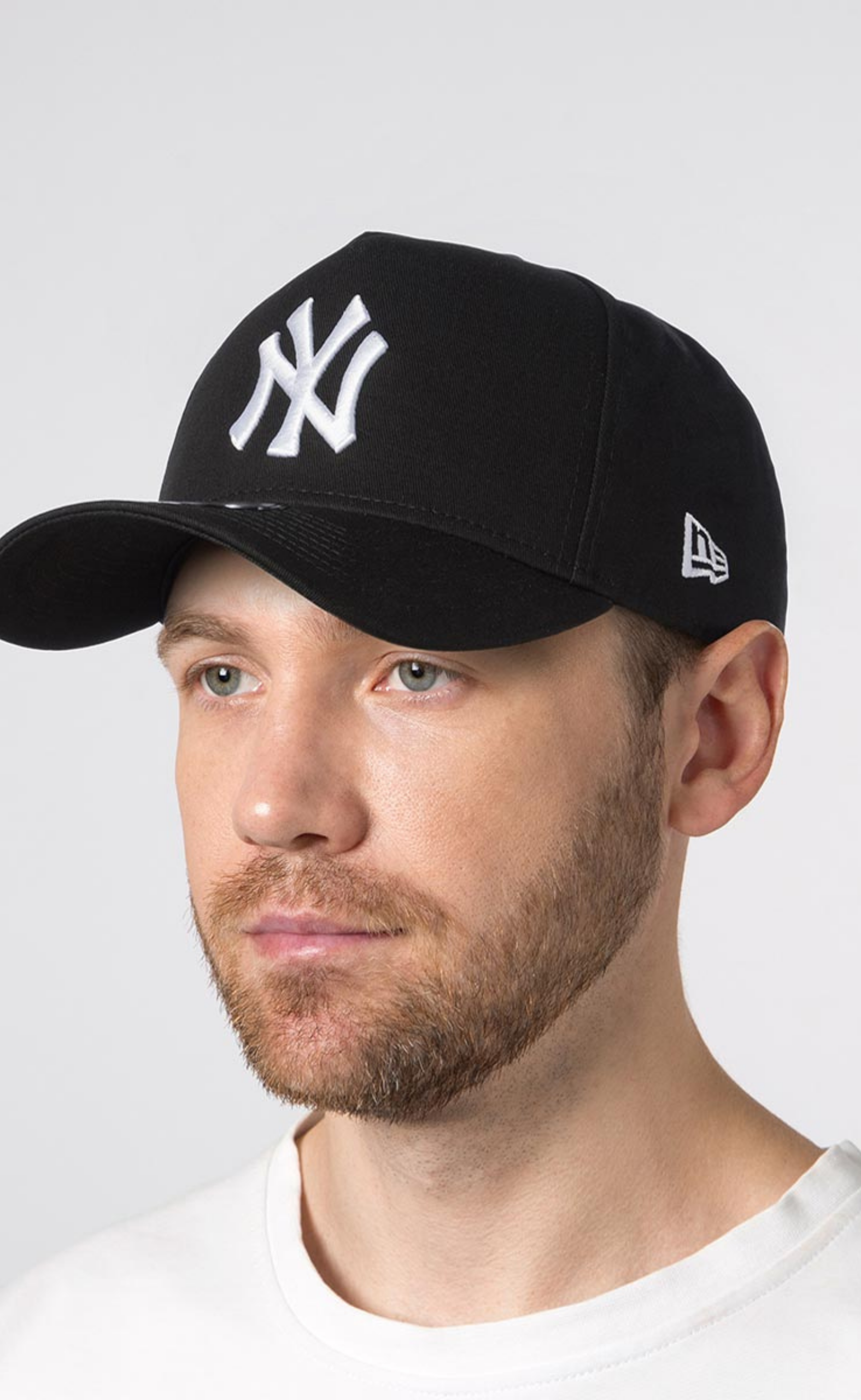 NEW YORK YANKEES LEAGUE ESSENTIAL E-FRAME 9FORTY BLACK WHITE HAT
