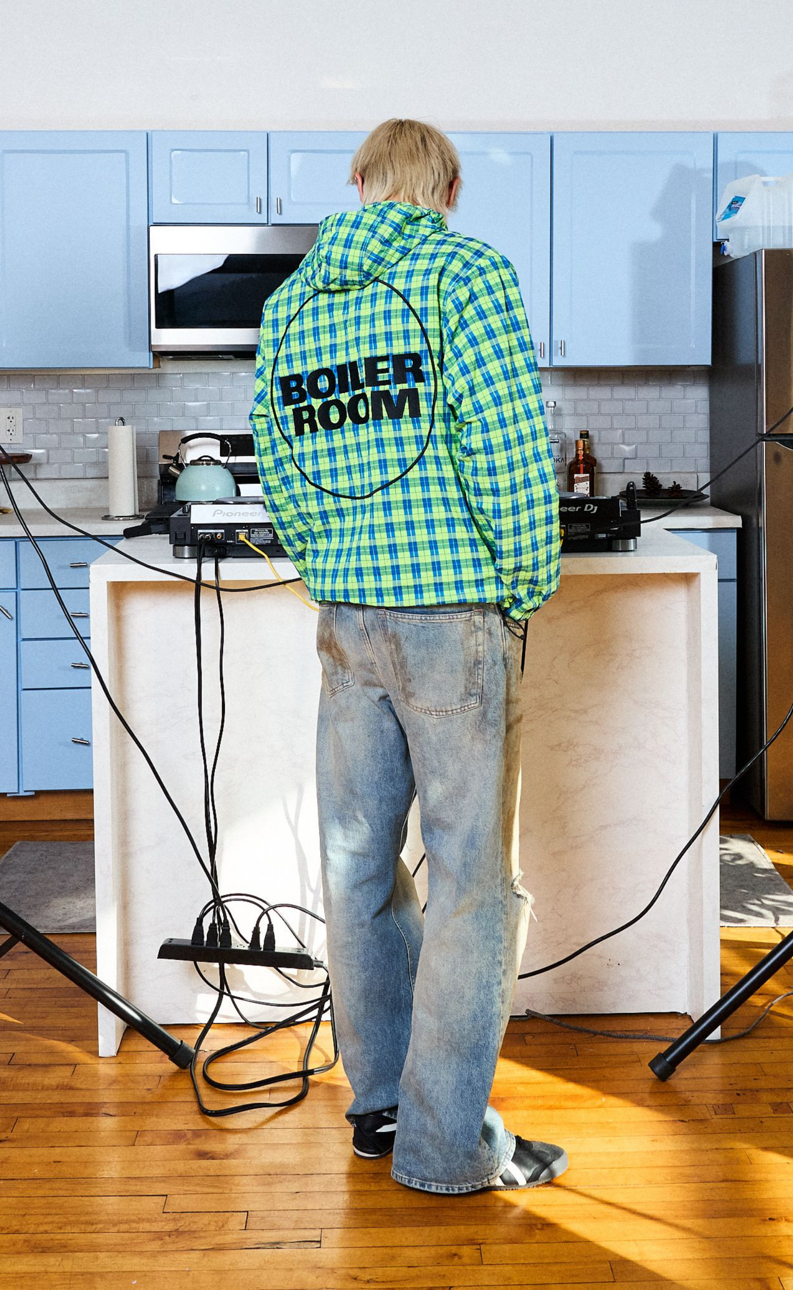 PRACTICE HOODED NEON JACKET