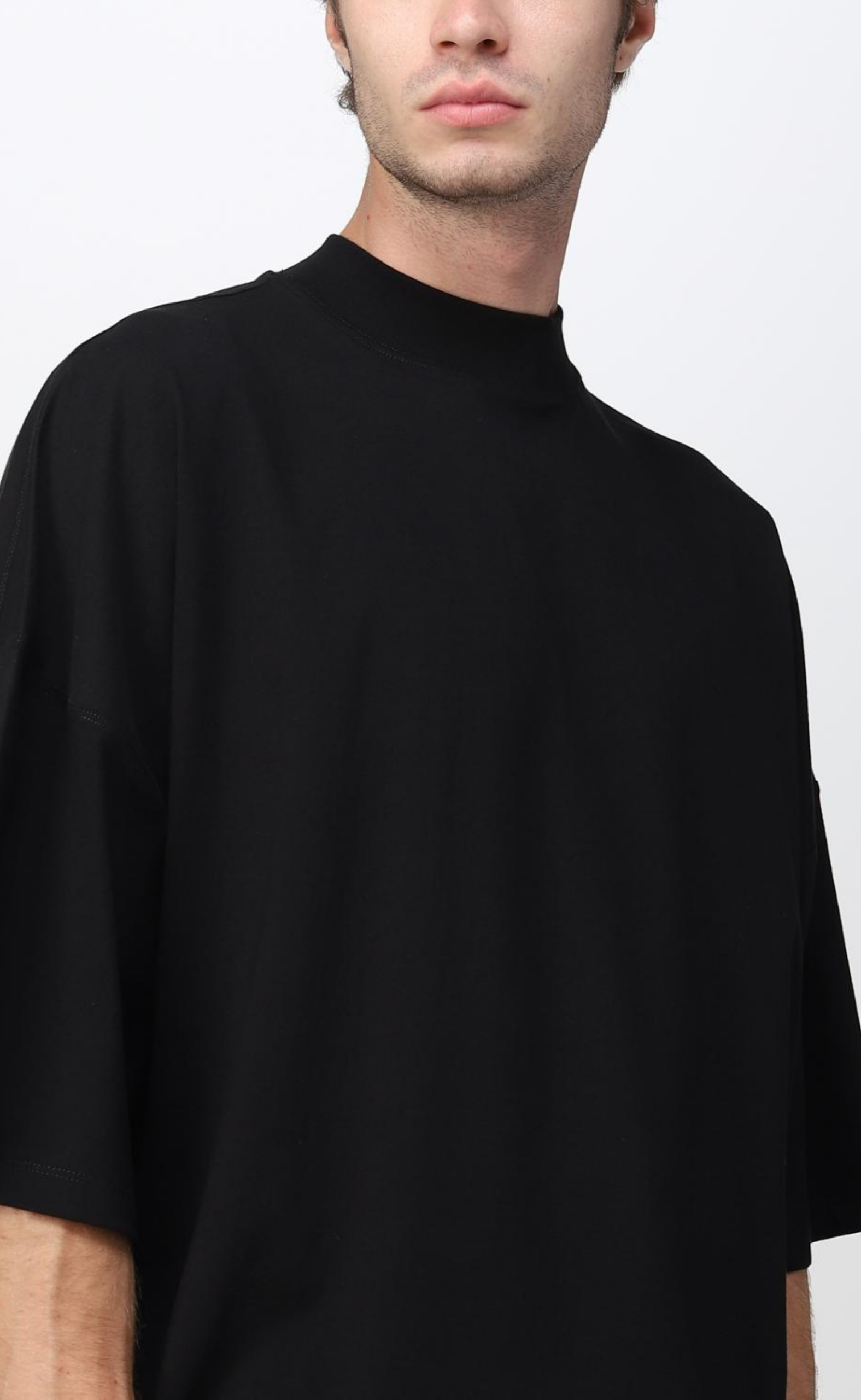MOCK NECK BLACK T-SHIRT