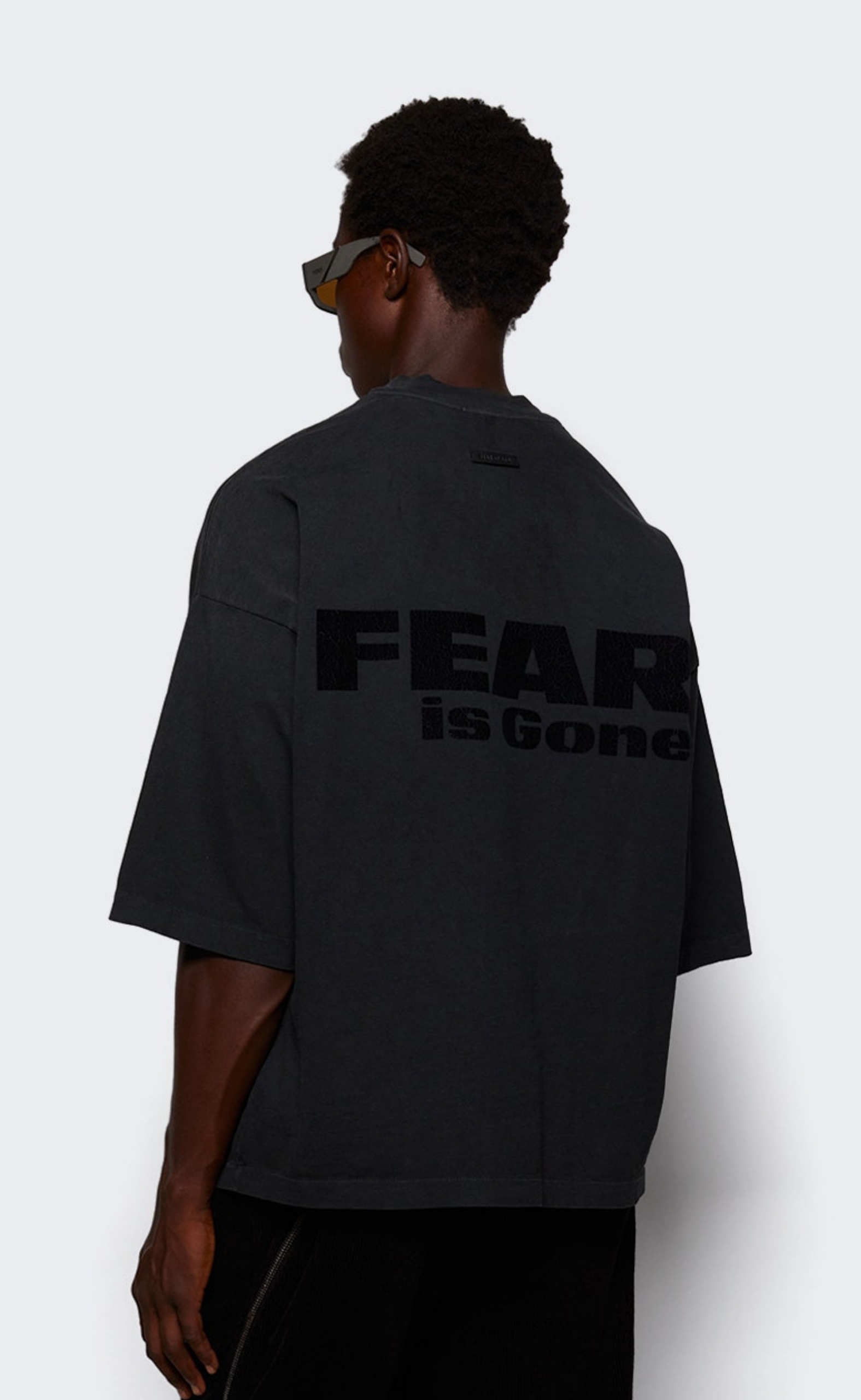 RELAXED FEAR IS GONE BLACK T-SHIRT