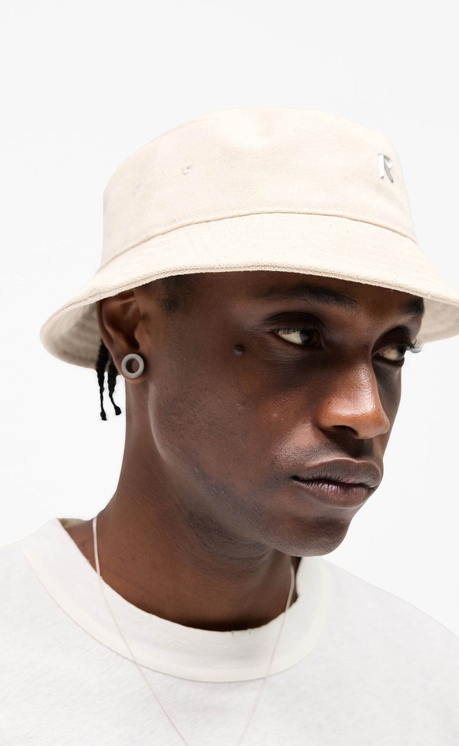 INITIAL BUCKET CHAMPAGNE HAT