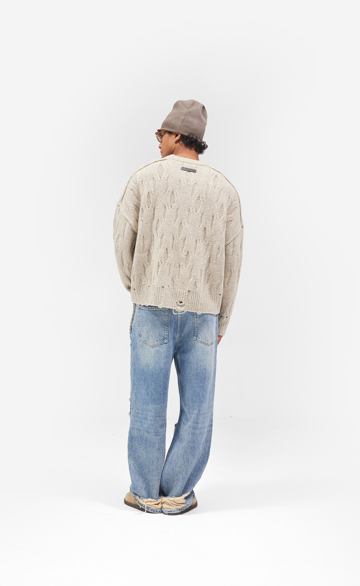 DISTRESS KNIT TAUPE SWEATER