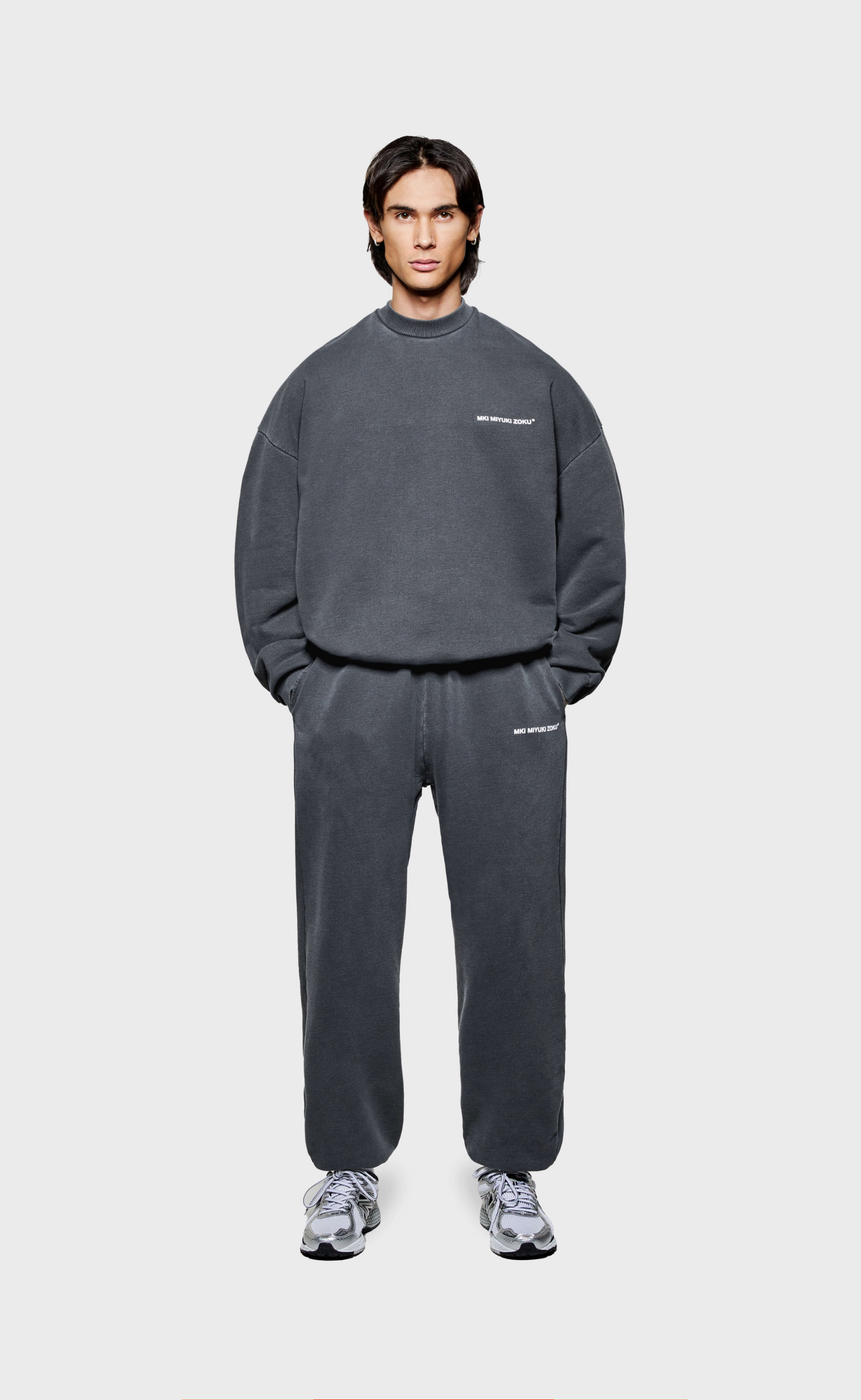 UNIFORM PIGMENT BLACK CREWNECK