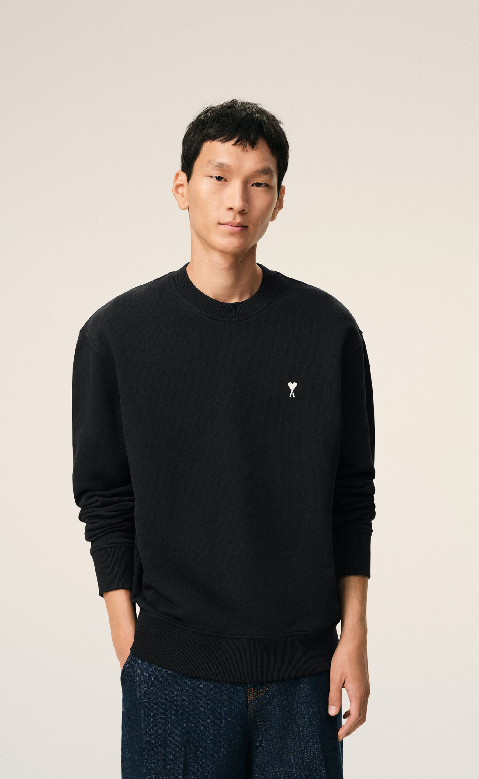 CONTRASTED AMI DE COEUR BLACK CREWNECK