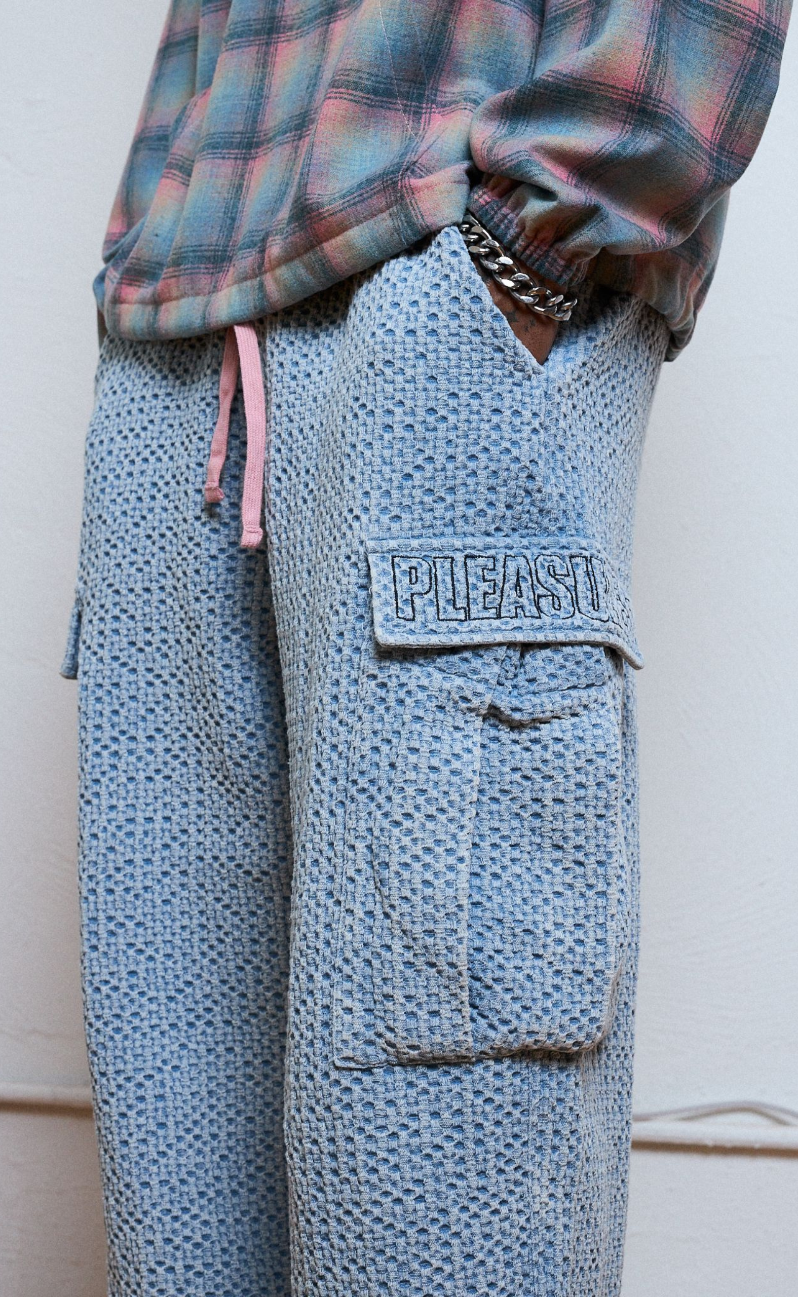 KNITTED INDIGO CARGO INDIGO PANTS