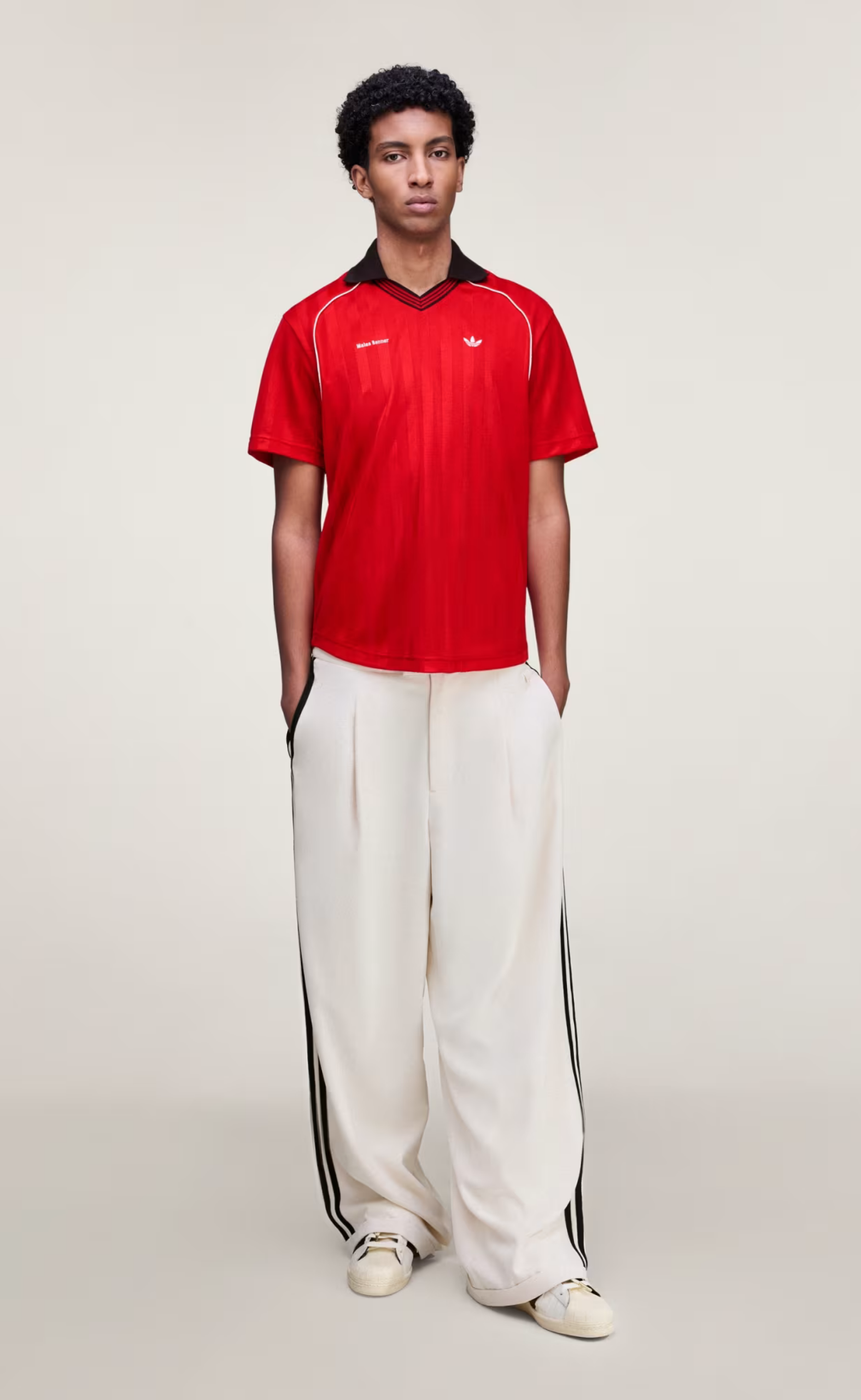 WB FOOTBALL BATTER SCARLET T-SHIRT