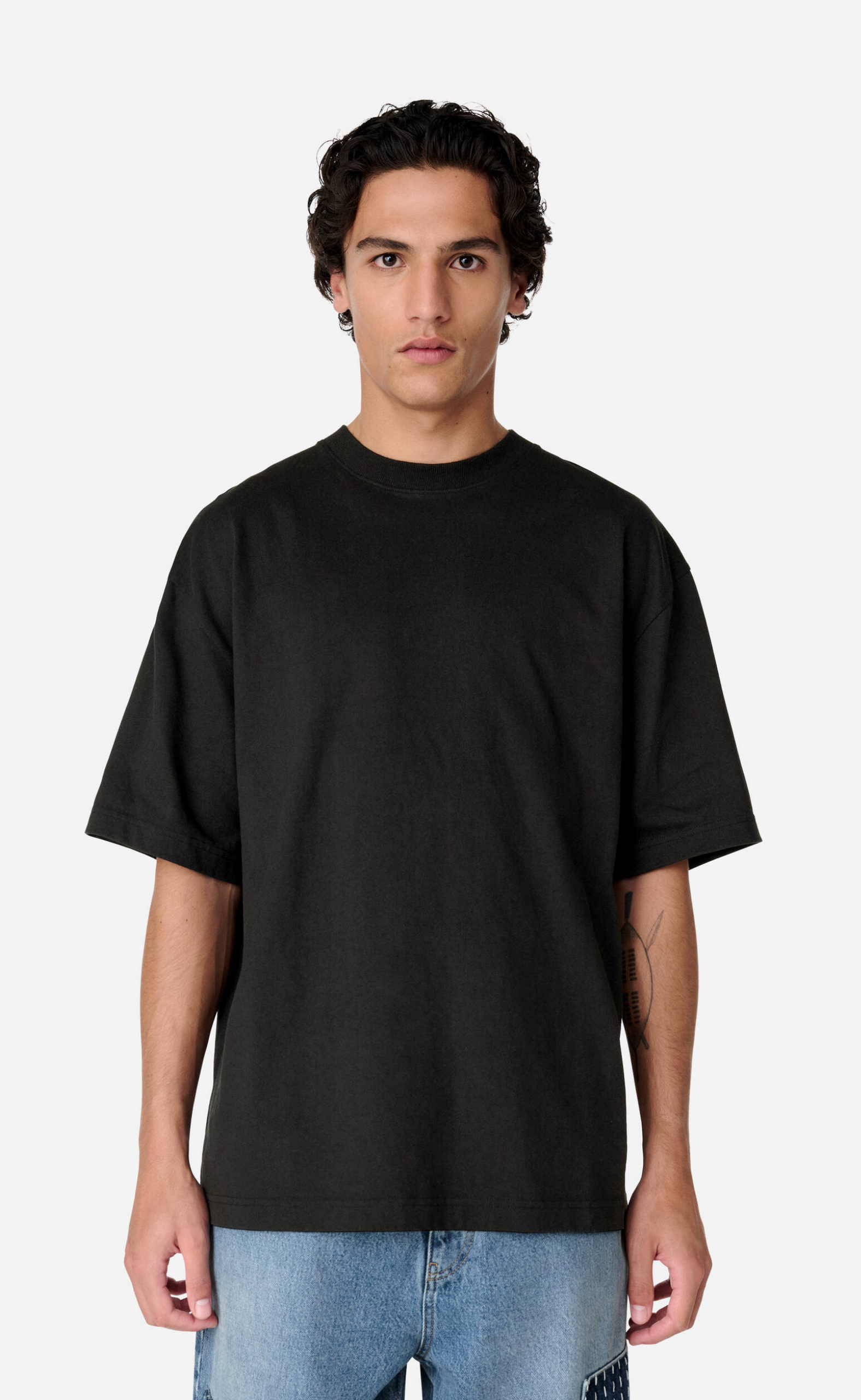 LACED BLACK T-SHIRT