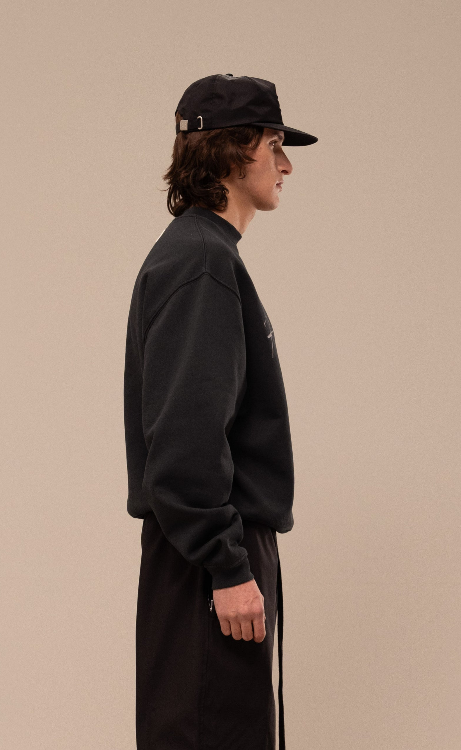 SIGNATURE BLACK CREWNECK