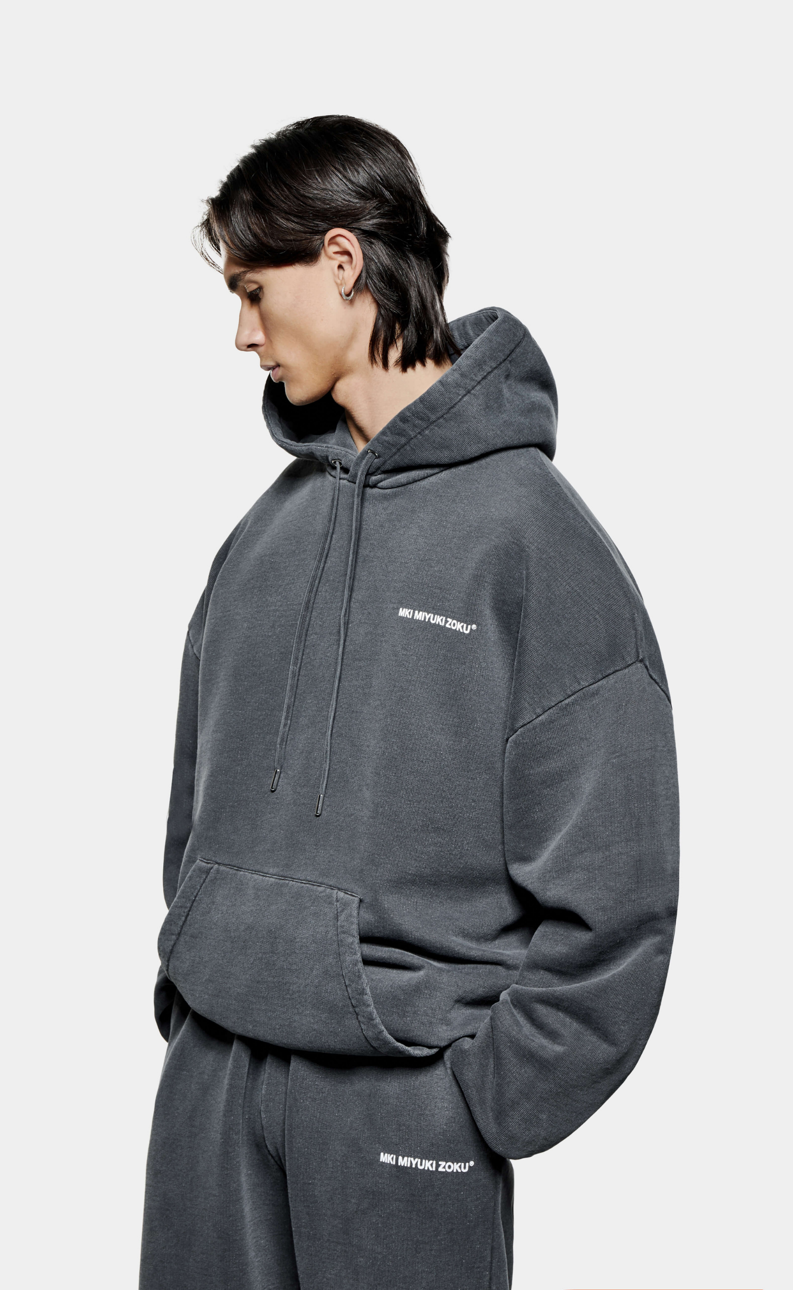 UNIFORM PIGMENT BLACK HOODIE
