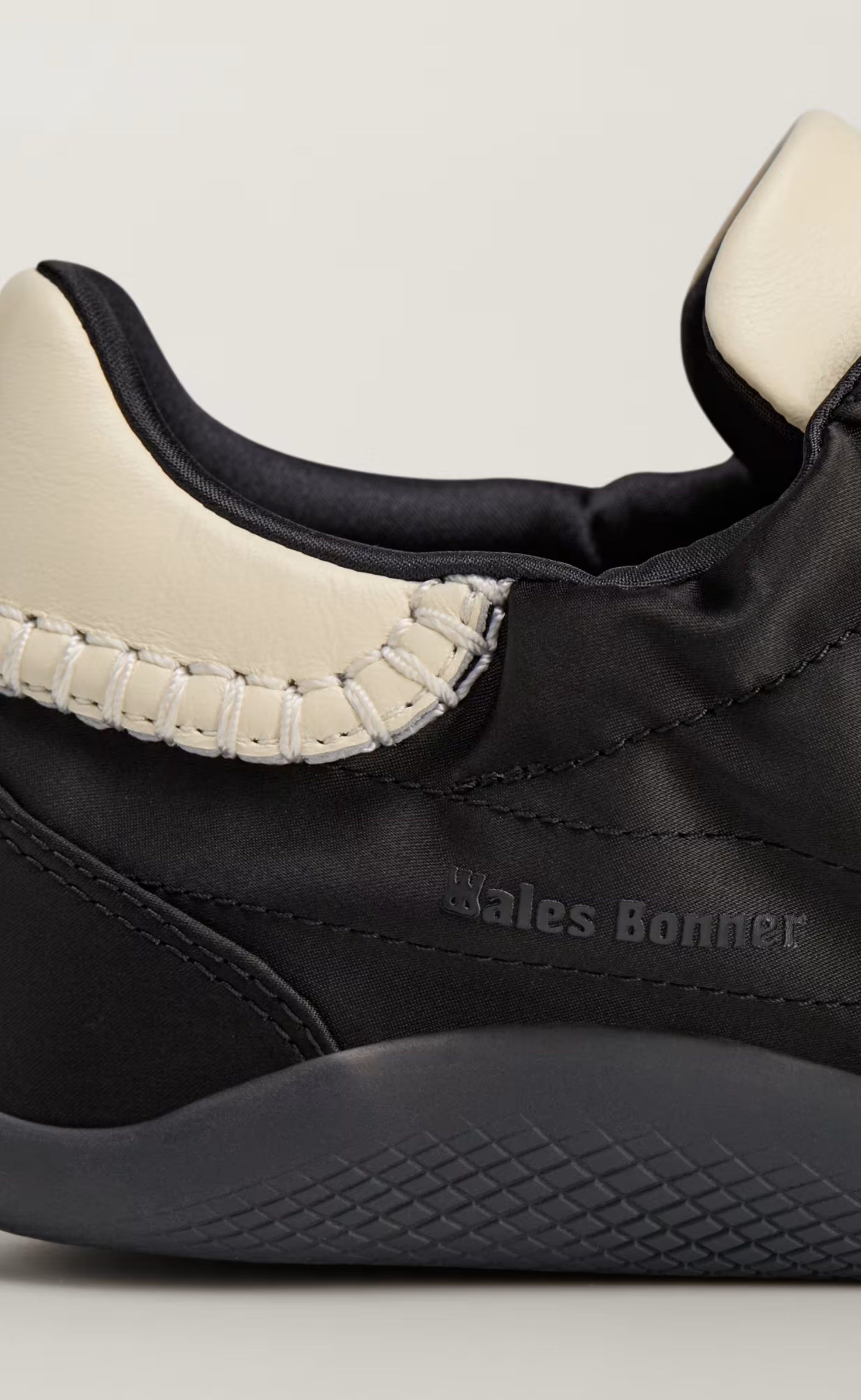 WB KARINTHA LO SATIN BLACK SNEAKER