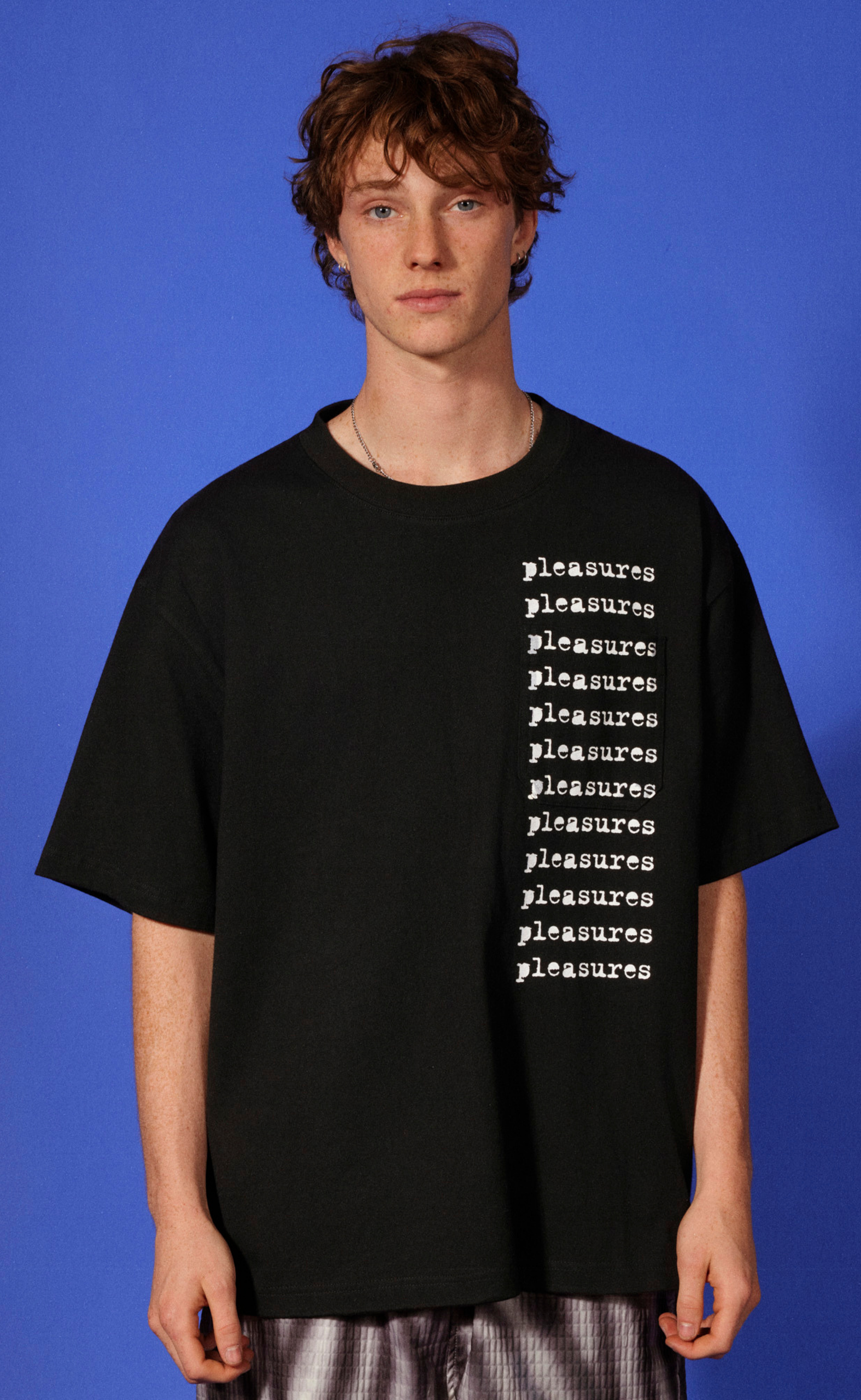 SLIP POCKET BLACK T-SHIRT