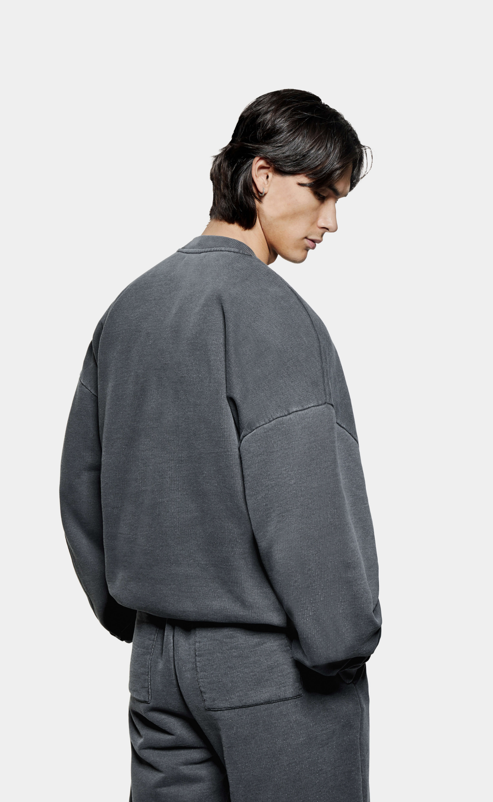 UNIFORM PIGMENT BLACK CREWNECK