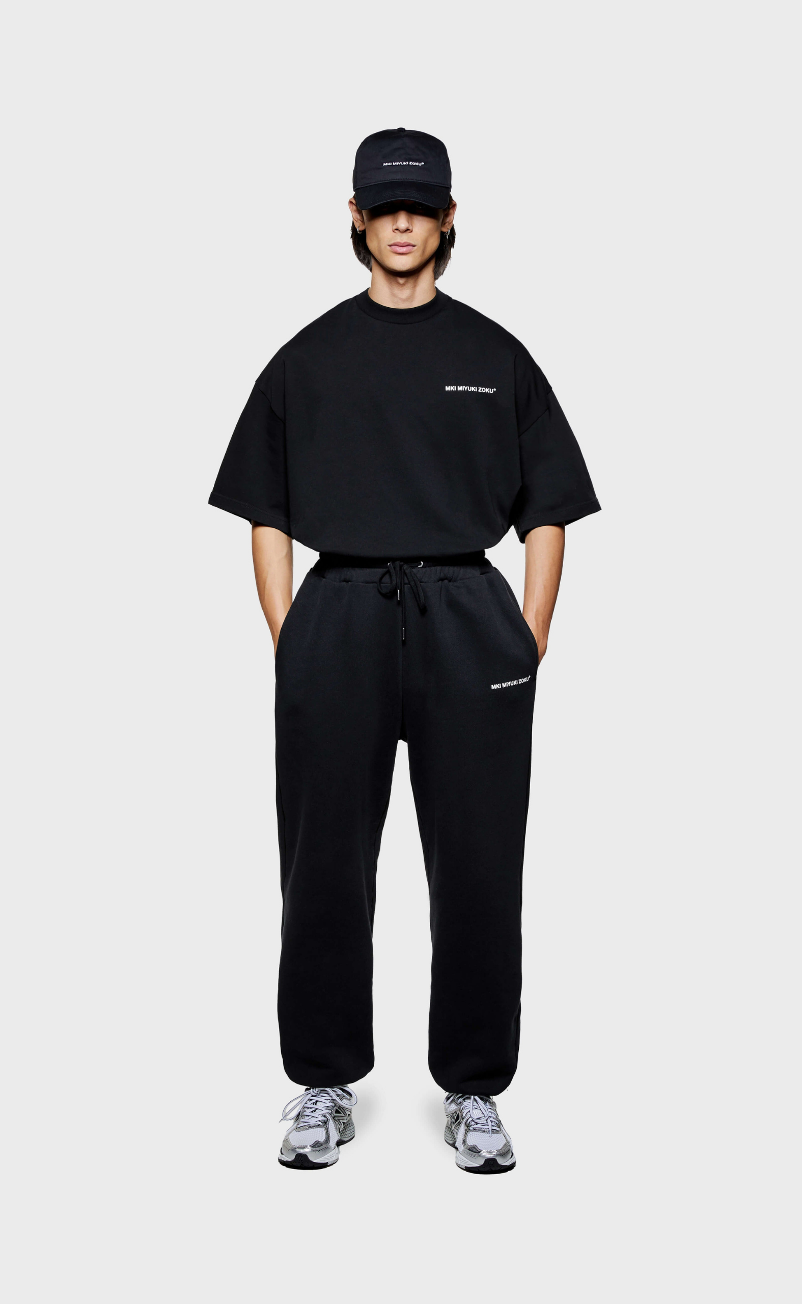 UNIFORM BLACK SWEATPANTS