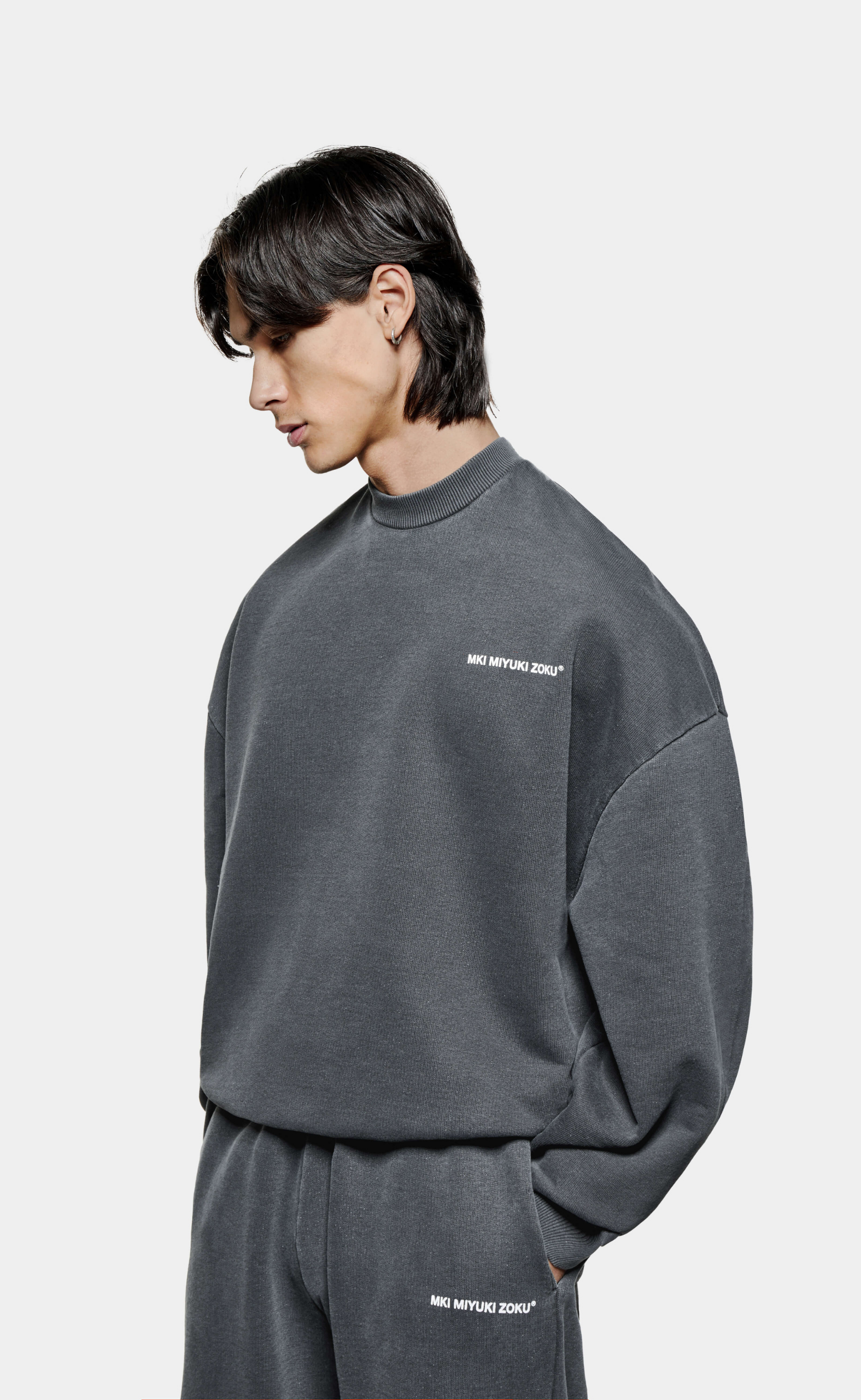 UNIFORM PIGMENT BLACK CREWNECK