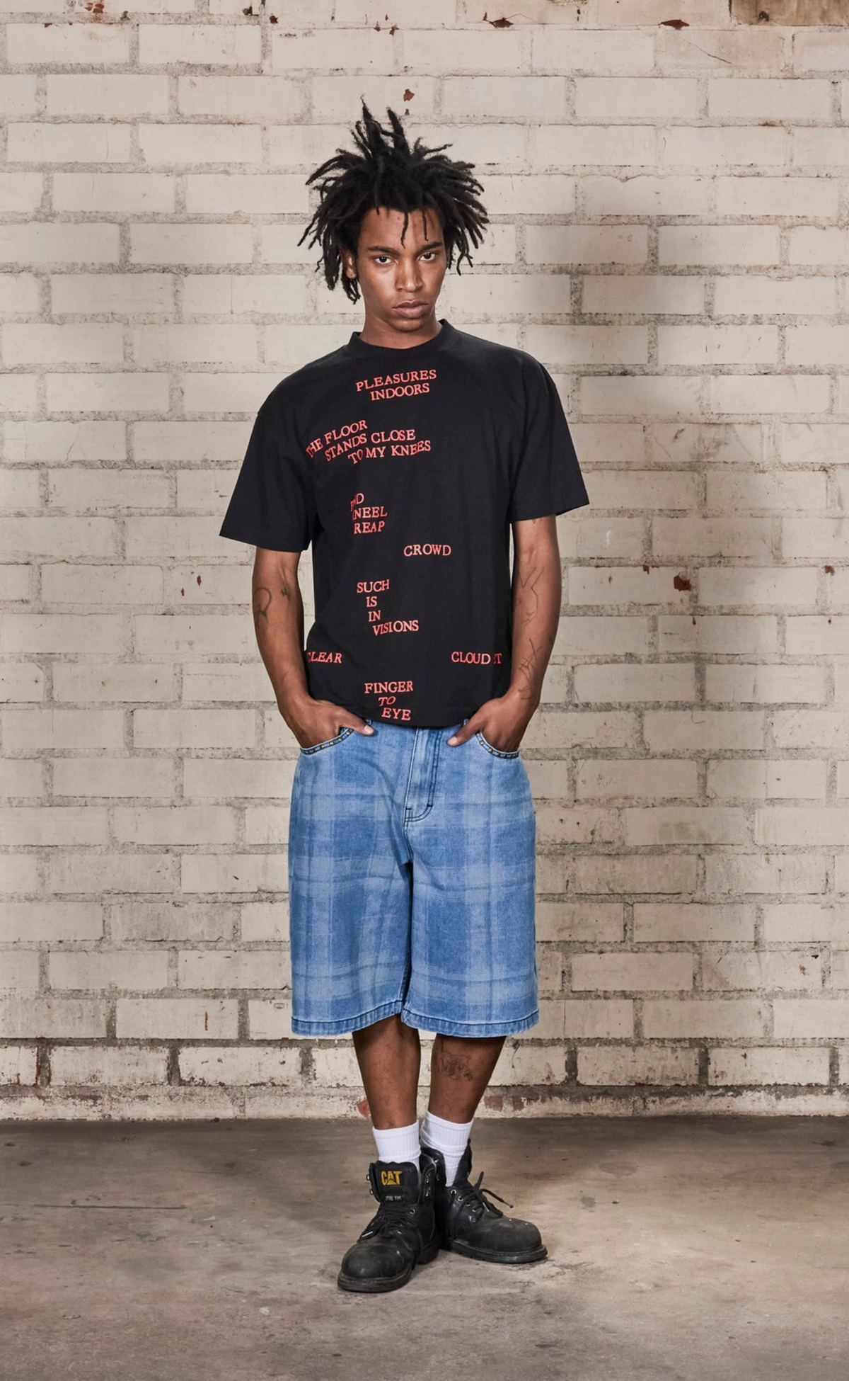 INDOORS BLACK T-SHIRT