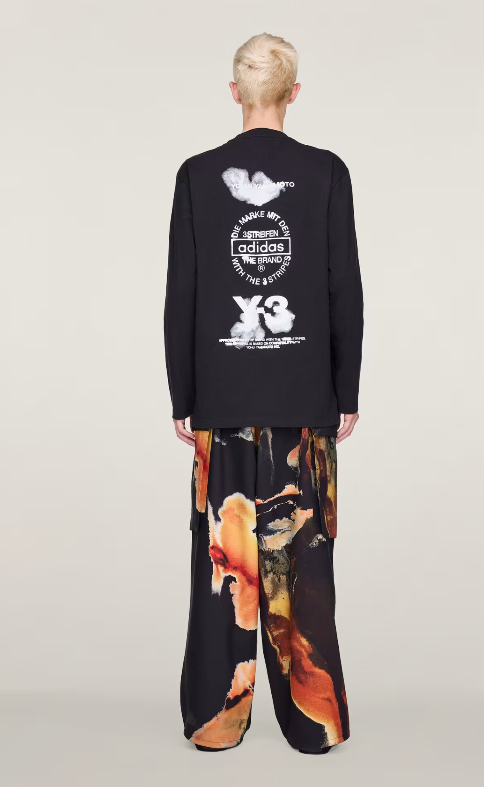 GRAPHIC BLACK LONGSLEEVE