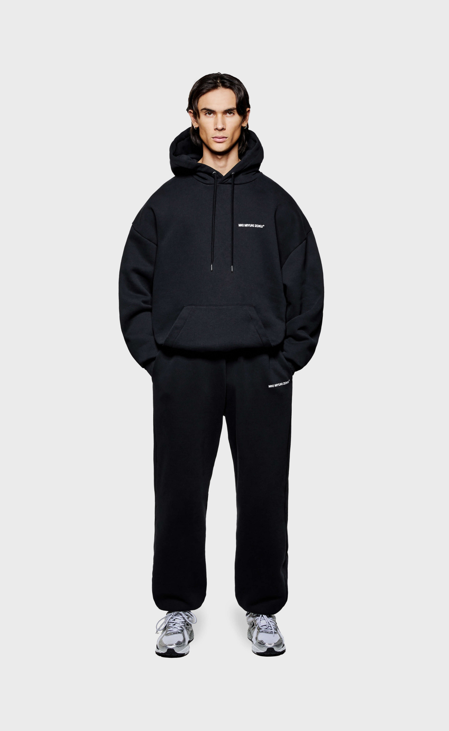 UNIFORM BLACK HOODIE