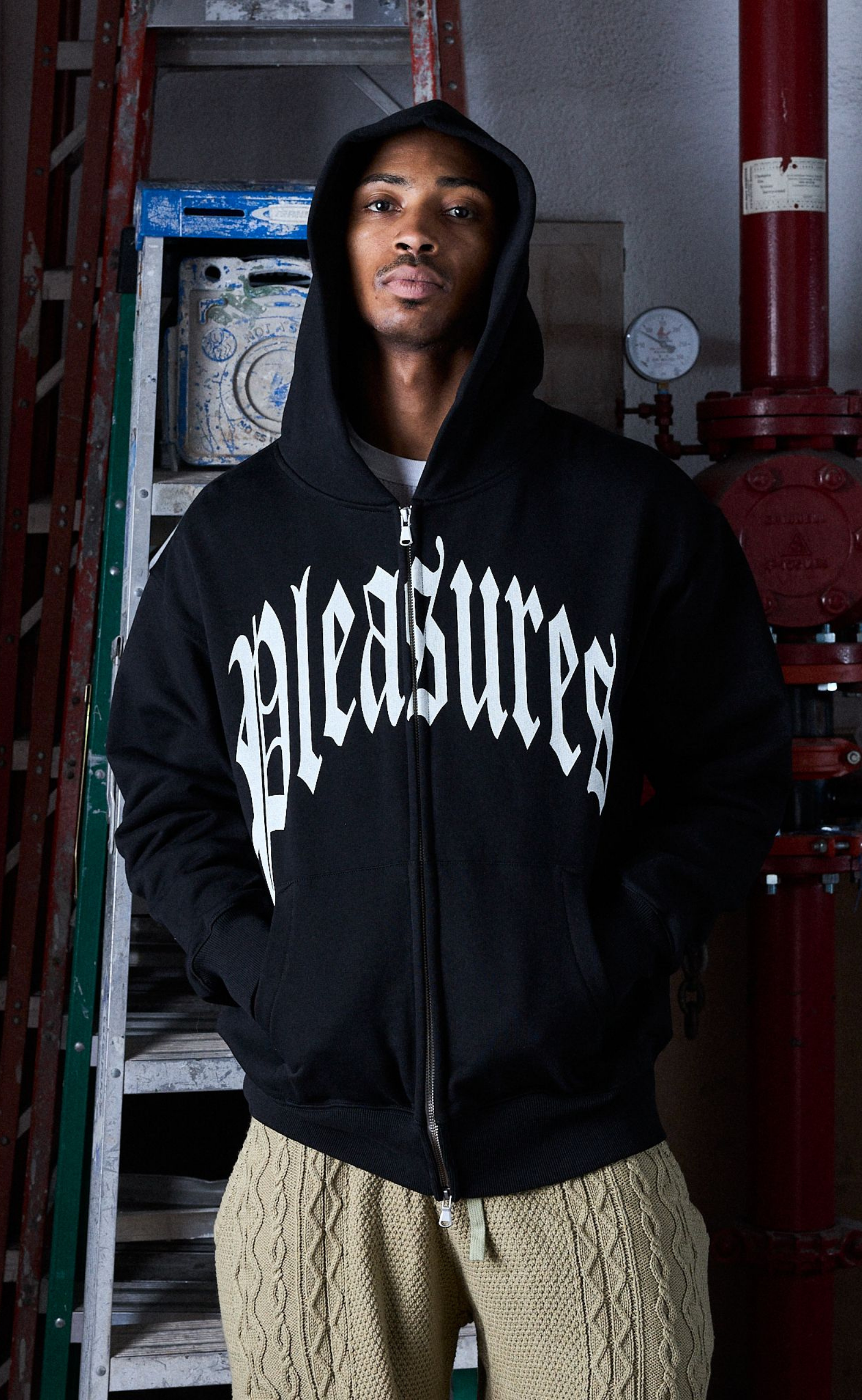 TWITCH ZIP BLACK HOODIE