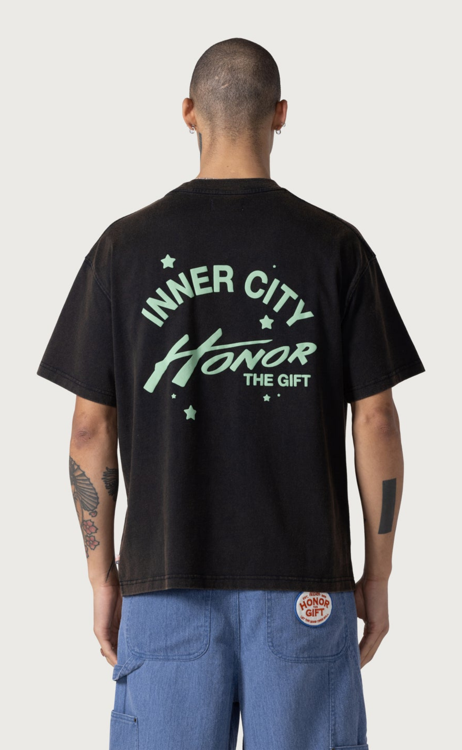 LIVE FOR THE MOMENTS BLACK T-SHIRT