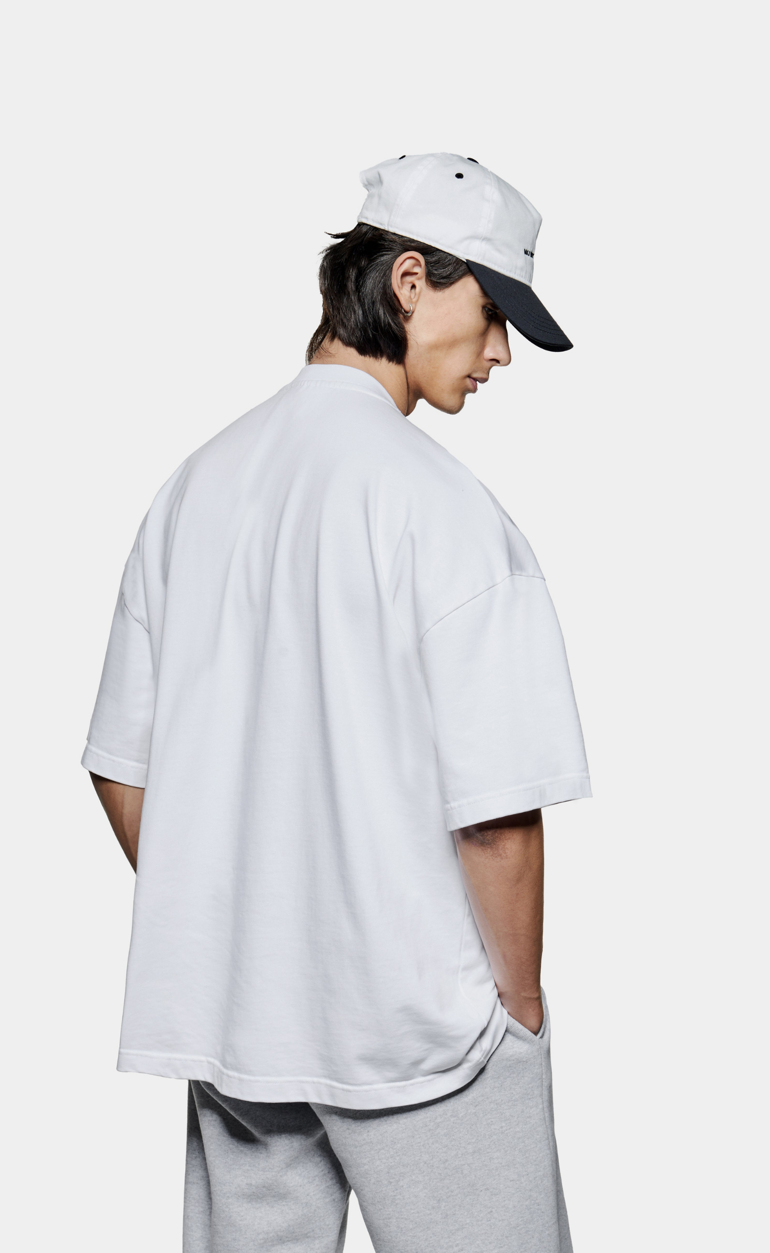UNIFORM WHITE T-SHIRT