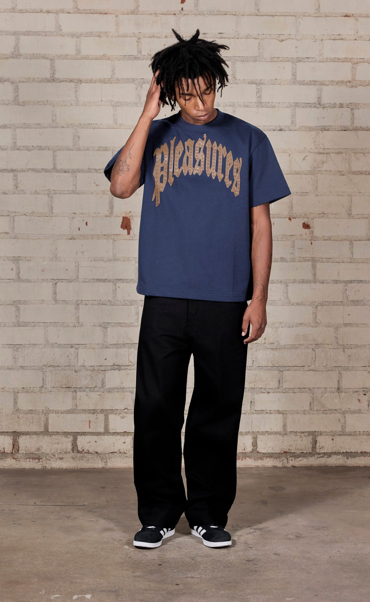 TWITCH STUDDED SHORT SLEEVE NAVY T-SHIRT
