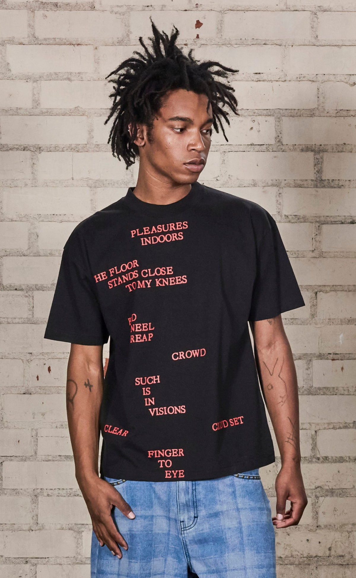 INDOORS BLACK T-SHIRT