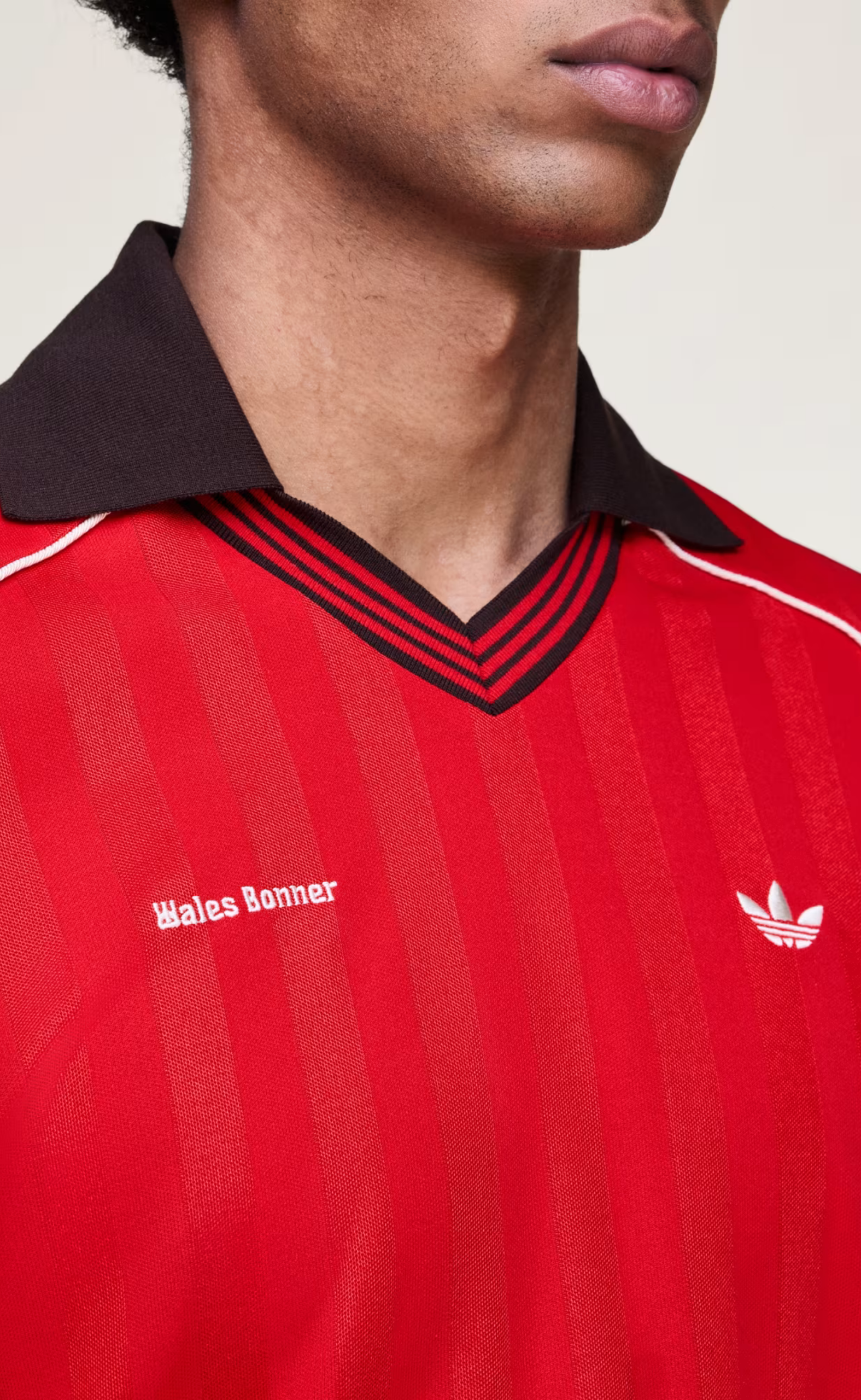 WB FOOTBALL BATTER SCARLET T-SHIRT