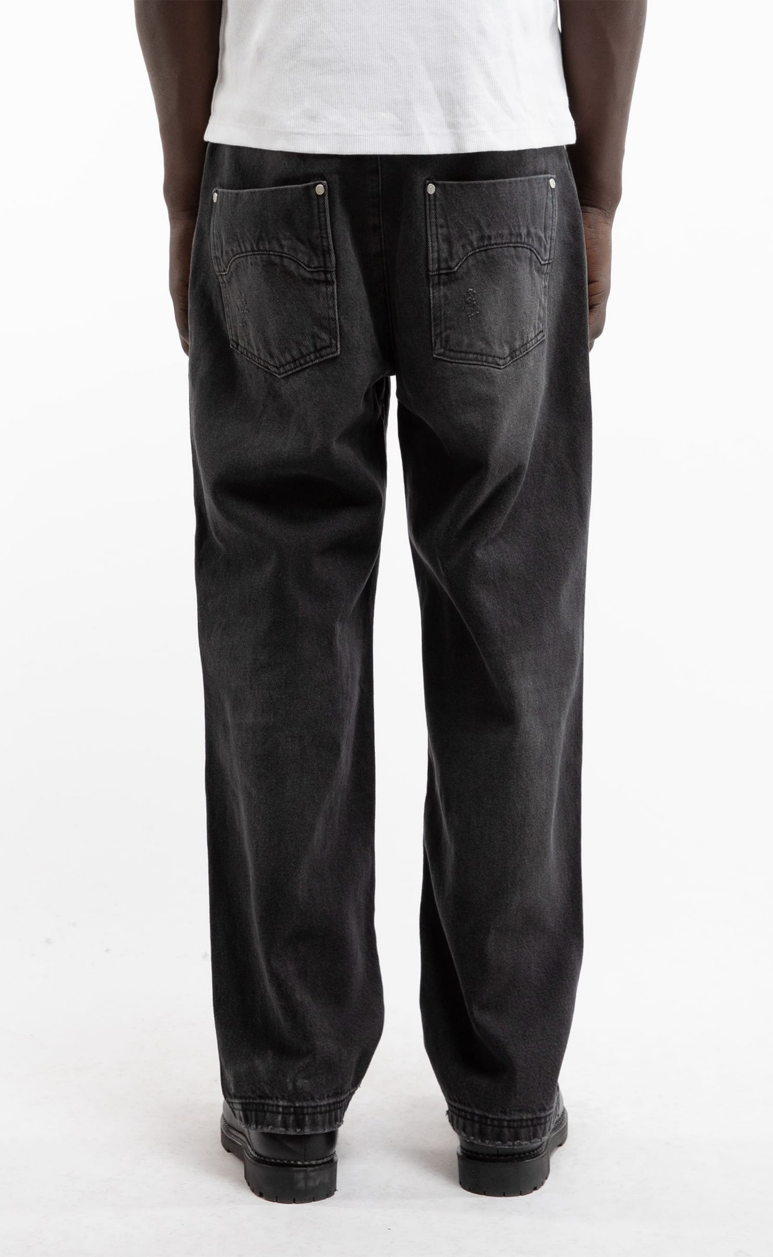 ESSENTIAL STRAIGHT WASHED BLACK JEANS