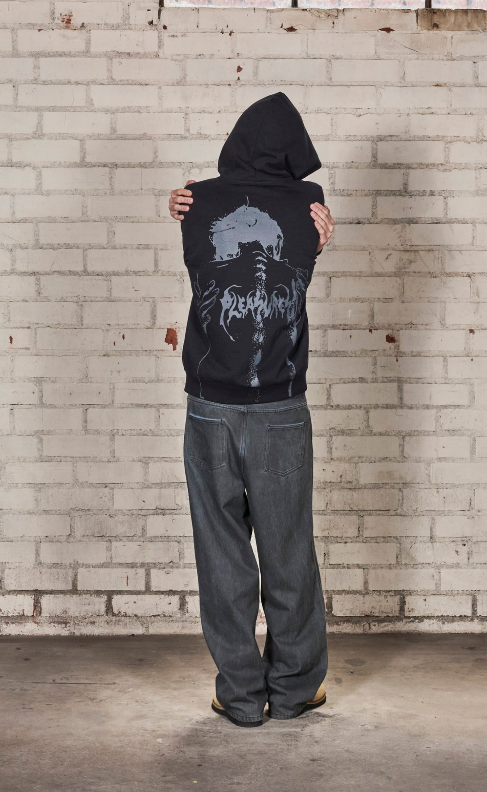 SPINE ZIP-UP BLACK HOODIE