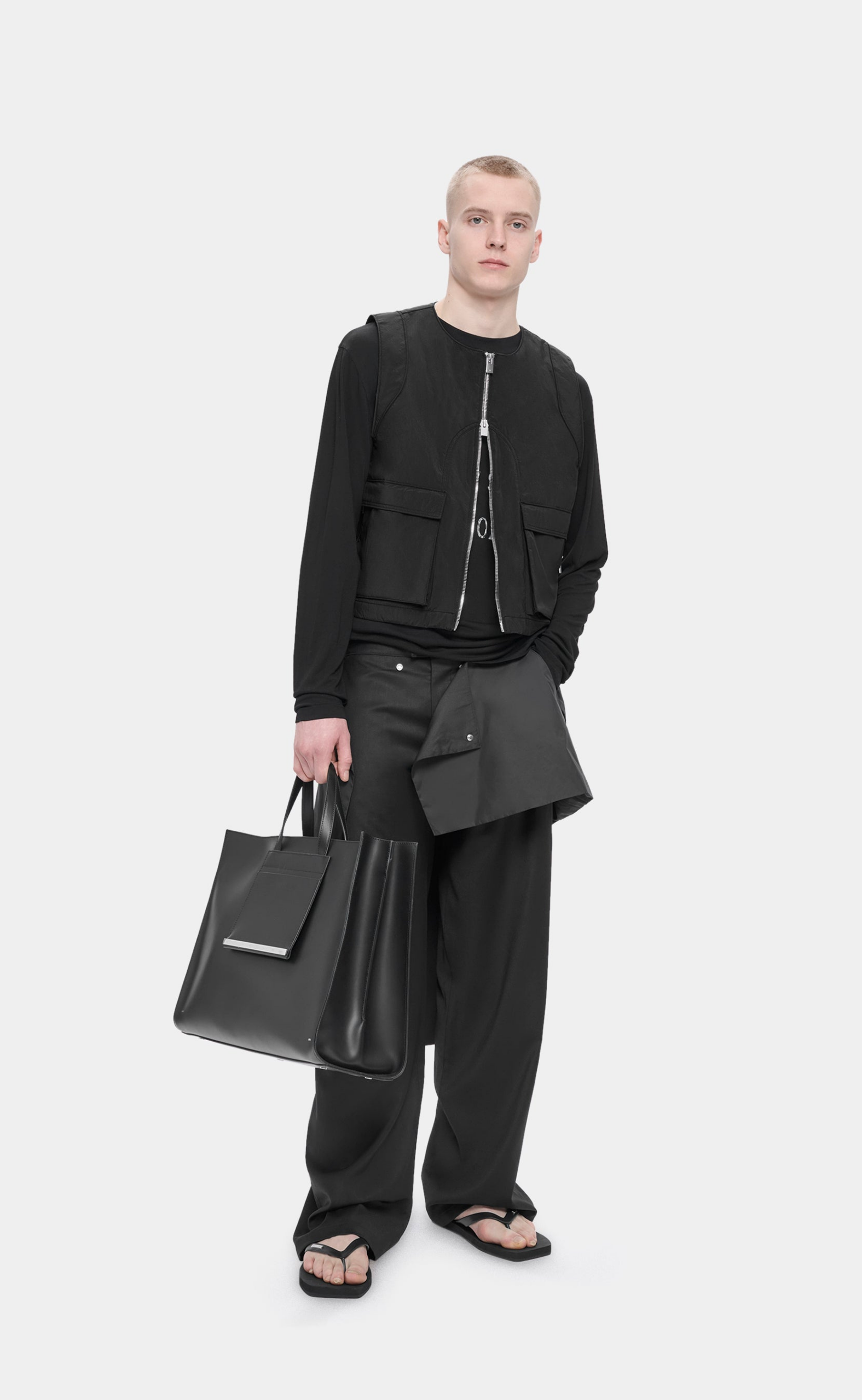 HELIOT MOTILITY BLACK VEST