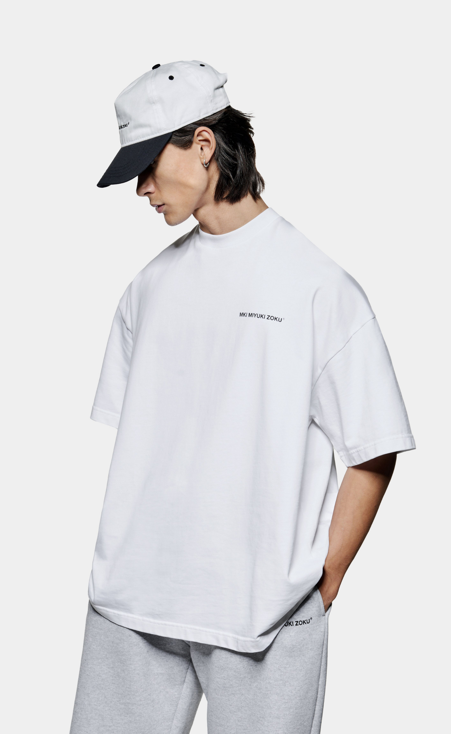 UNIFORM WHITE T-SHIRT