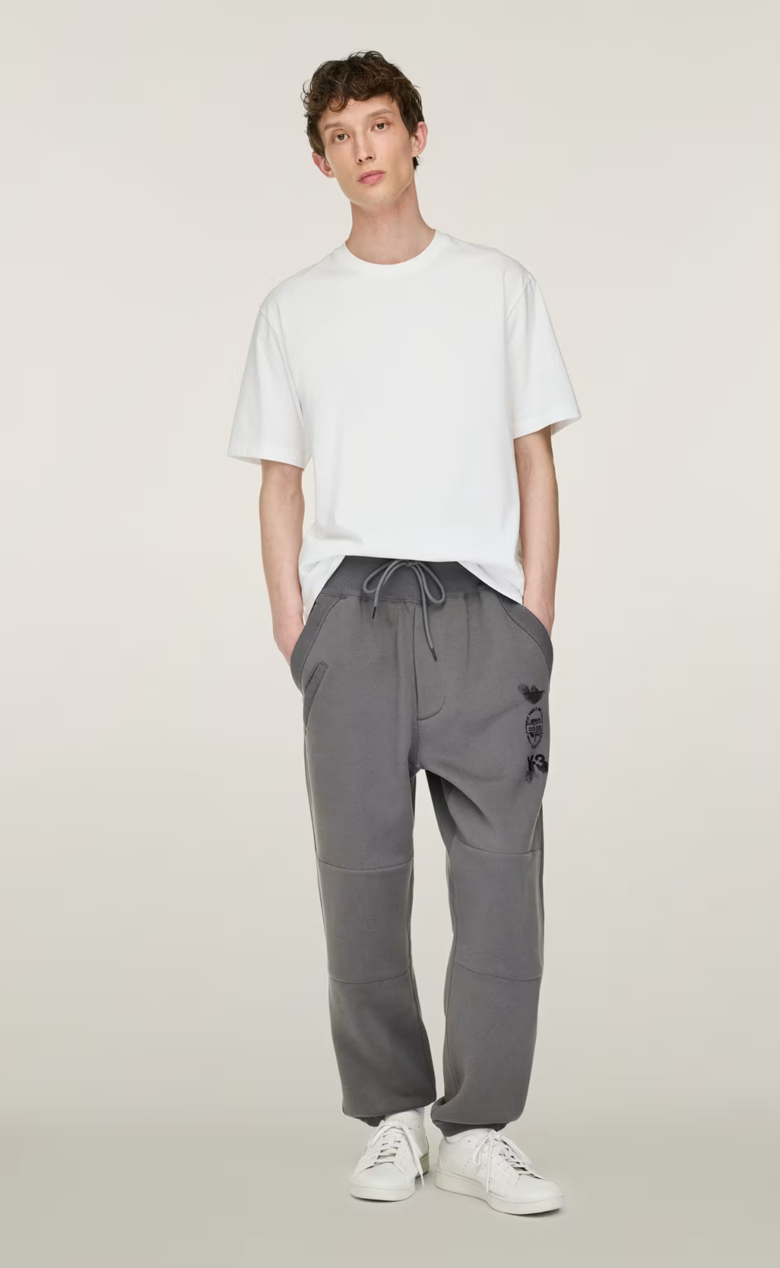 GRAPHIC WHITE T-SHIRT