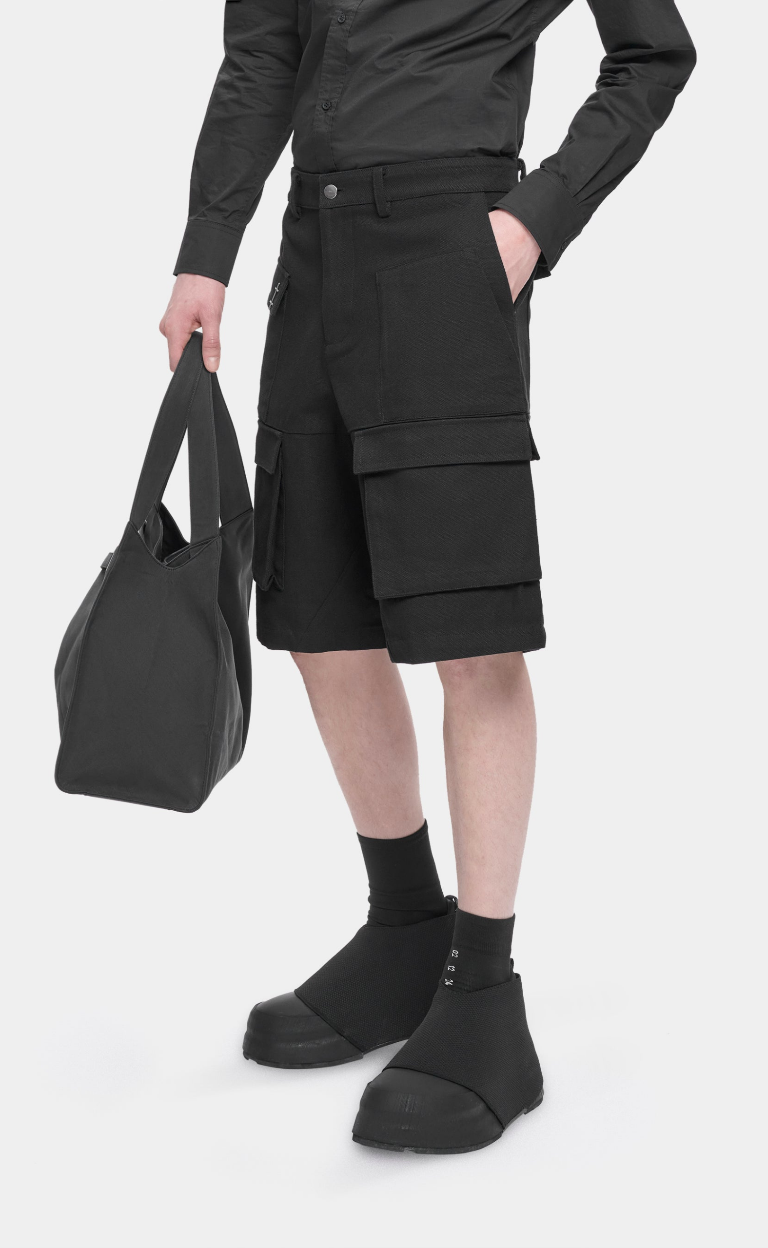 HELIOT CELLULAE CARGO BLACK SHORTS